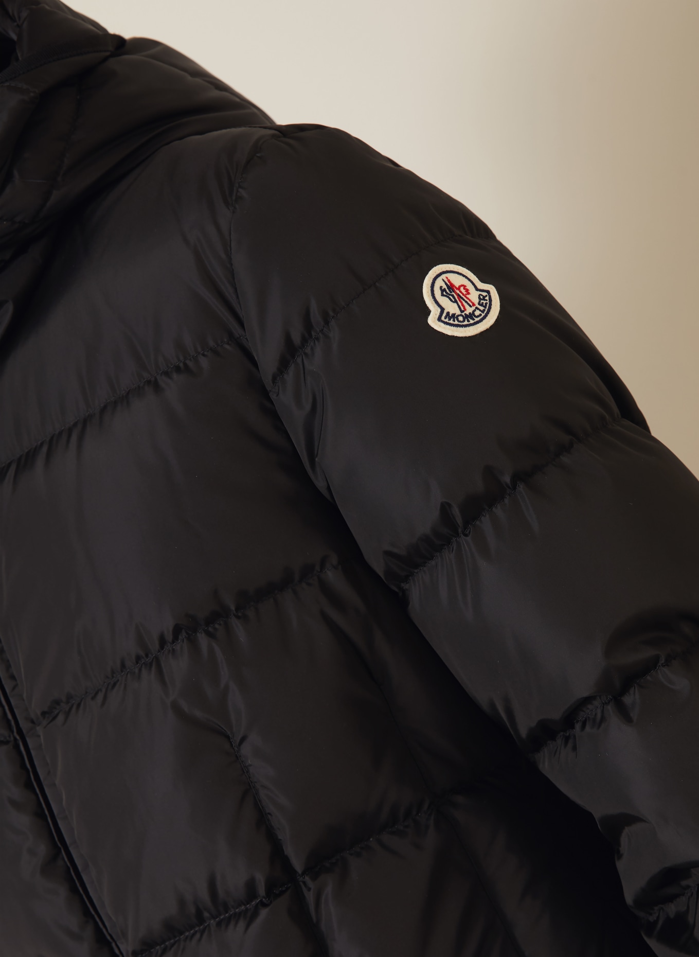 MONCLER Péřový kabát AVOCETTE: ČERNÁ