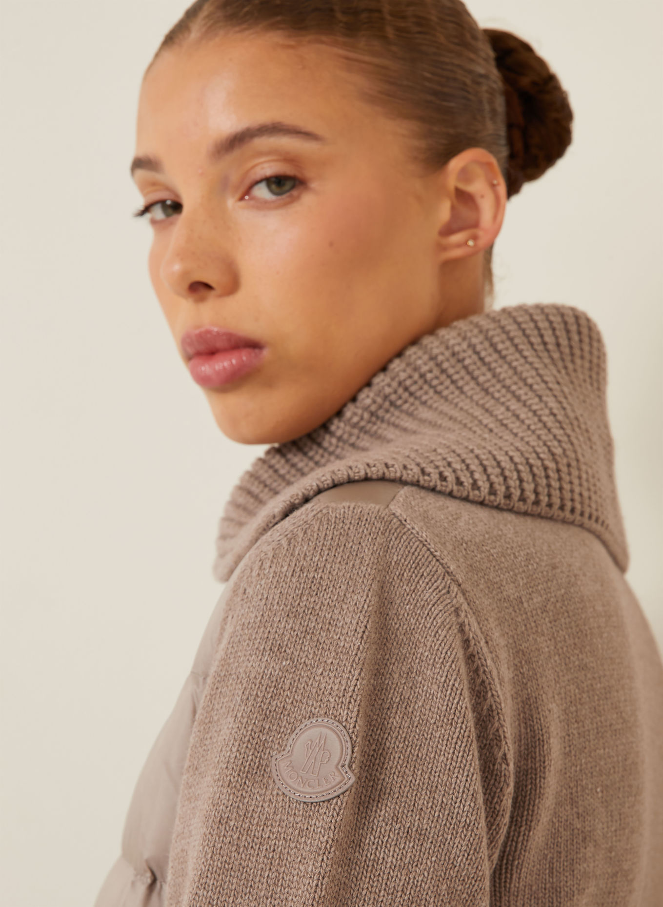MONCLER Péřové bundy z kombinace materiálů: BÉŽOVÁ