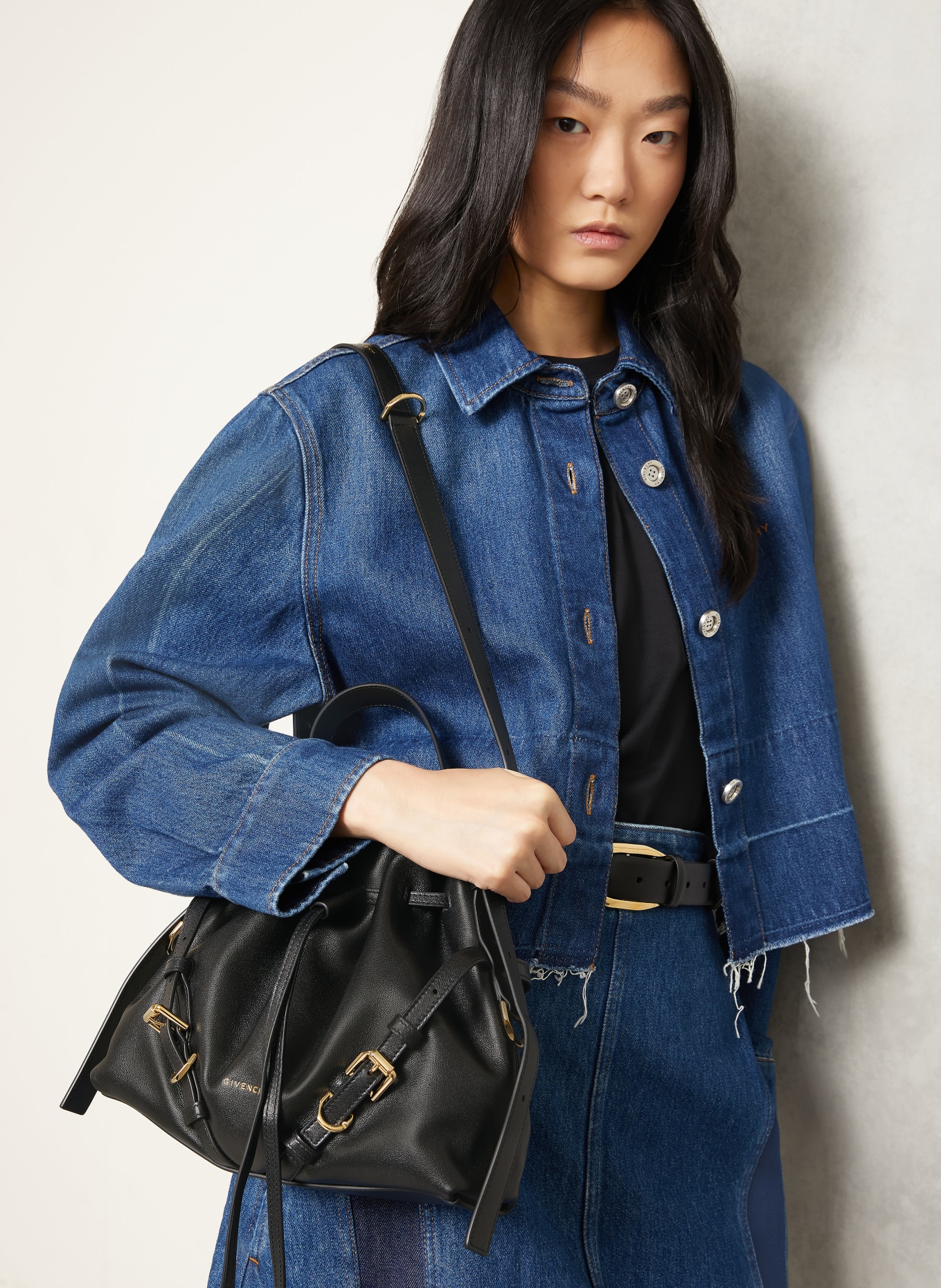 GIVENCHY Axelväska VOYOU SMALL: SVART / GULD