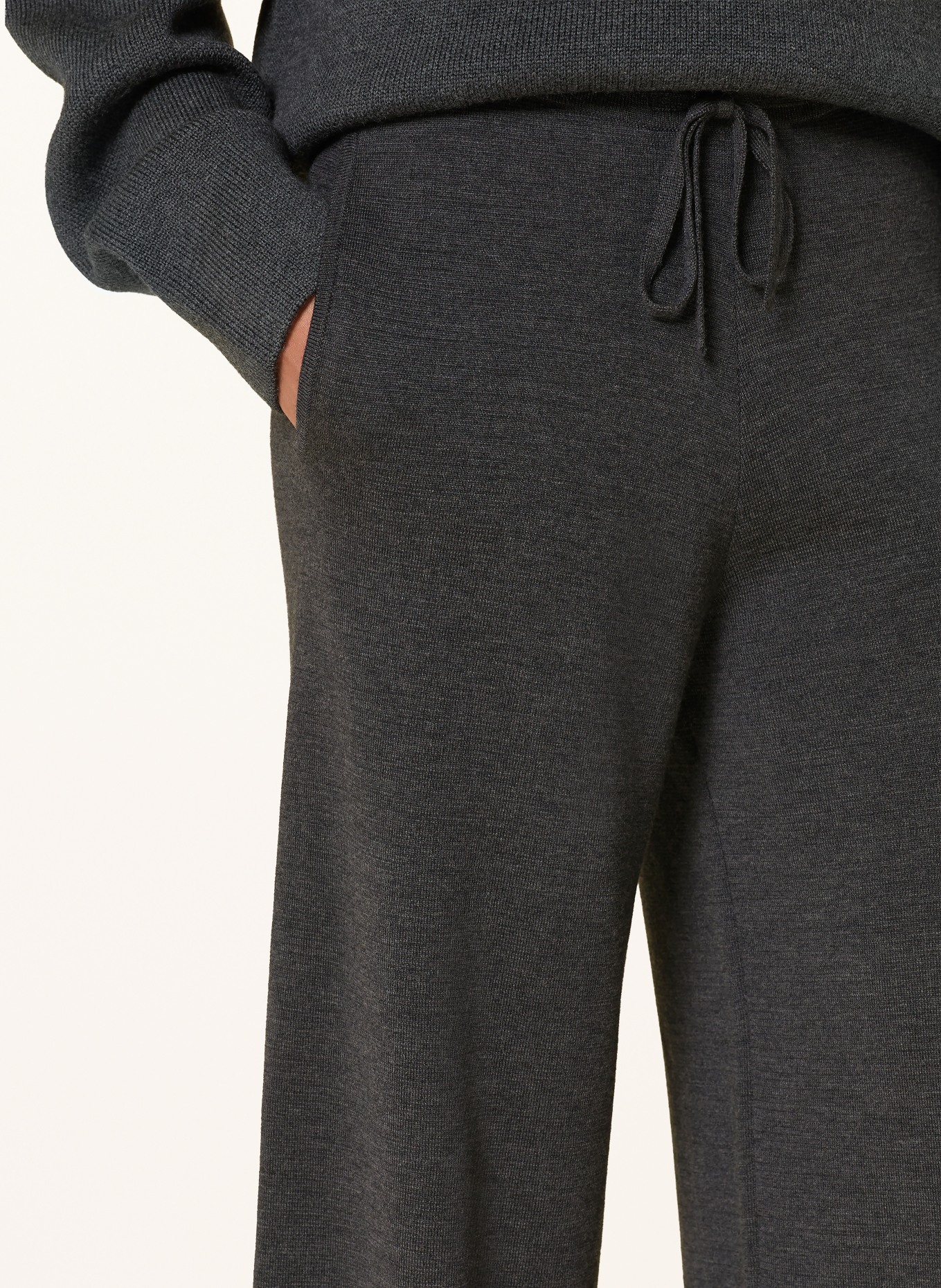 Rhea. Sweatpants: DARK GRAY