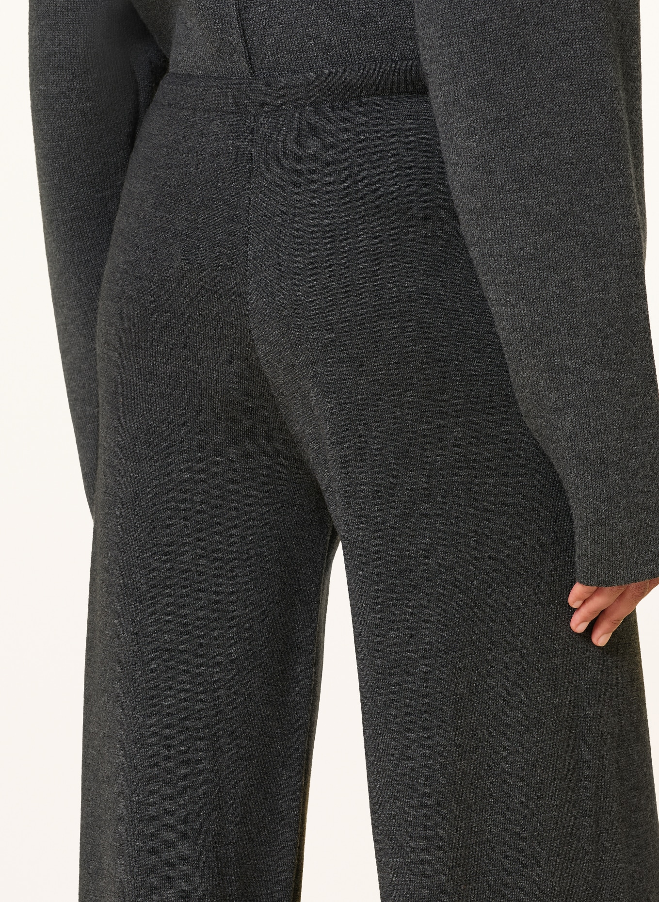 Rhea. Sweatpants: DARK GRAY
