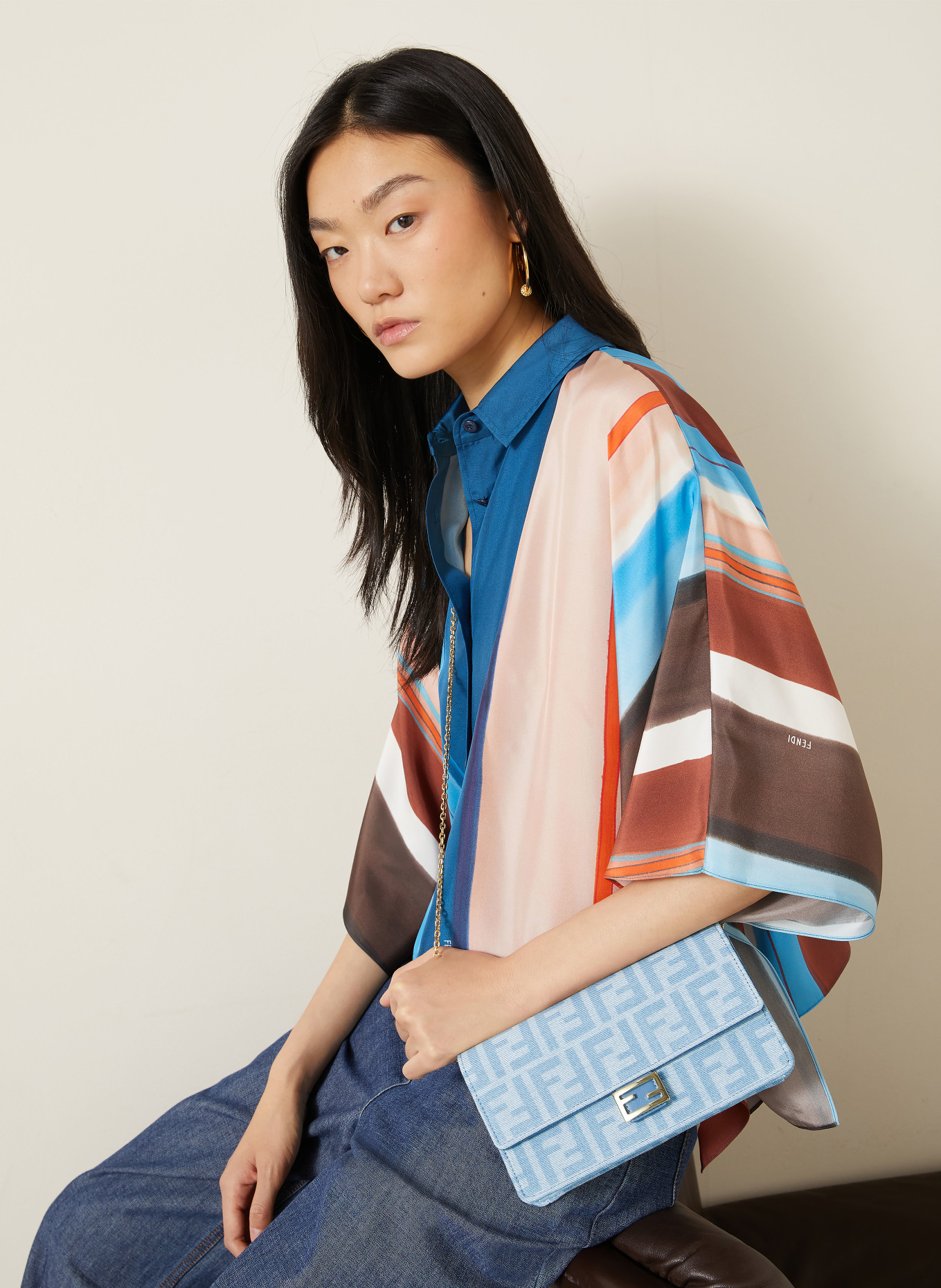 FENDI Portefeuille à chaîne BAGUETTE: BLEU CLAIR / OR / BLEU GRIS