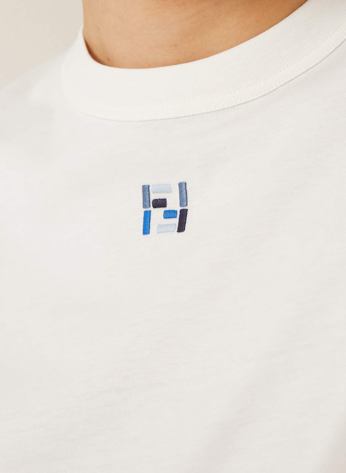FENDI T-shirt: WIT / DONKERBLAUW