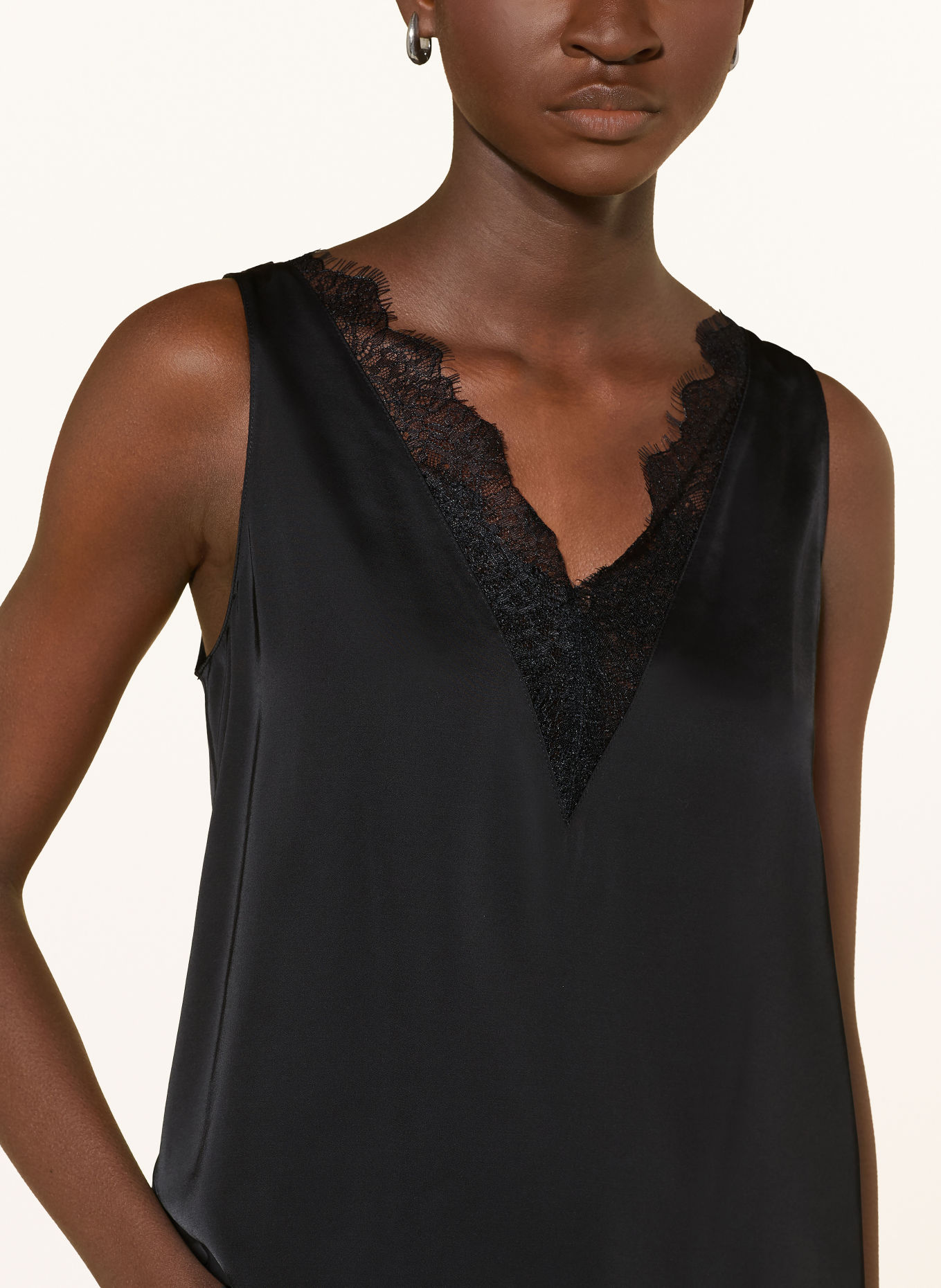 COMMA Blusentop aus Satin mit Spitze: SCHWARZ
