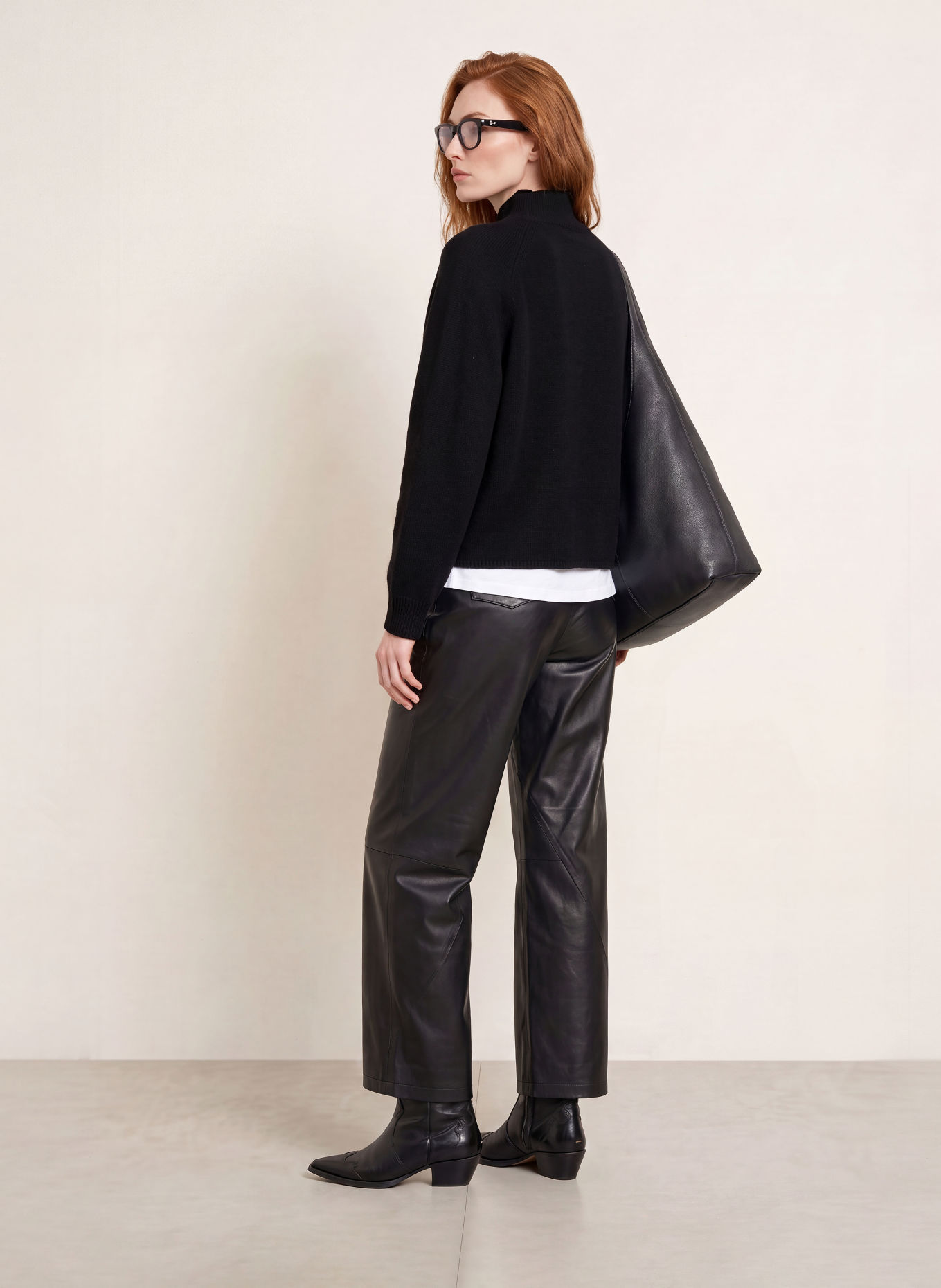 darling harbour Pullover: BLACK