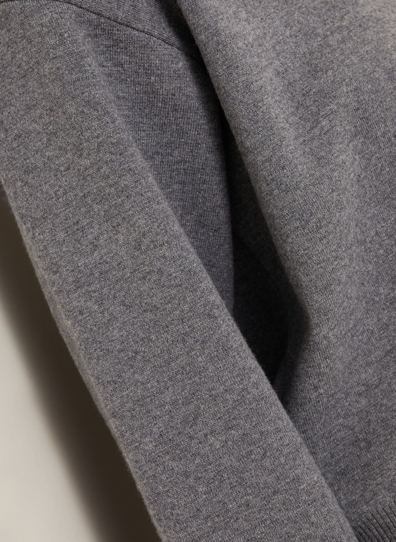 RÓHE Pull: GRIS
