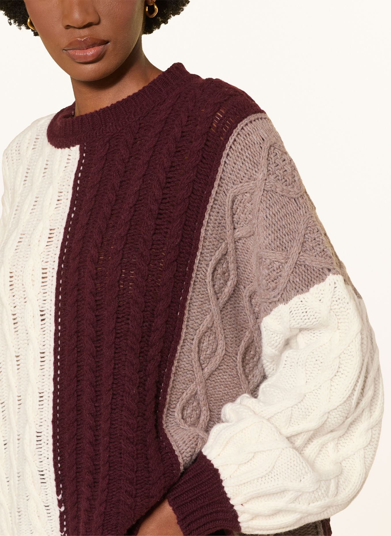 by Aylin Koenig LISBETH Oversized Sweater: WHITE / TAUPE / DARK RED
