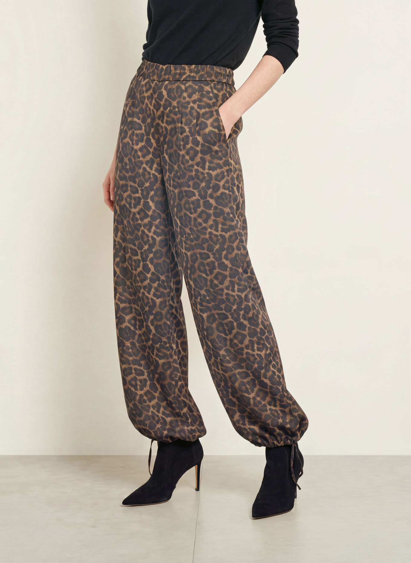 darling harbour Hose: LEO