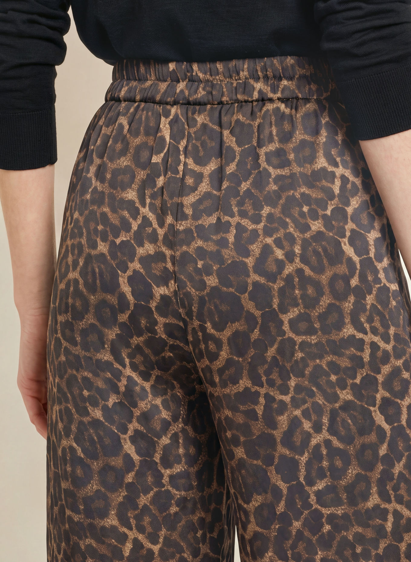 darling harbour Hose: LEO