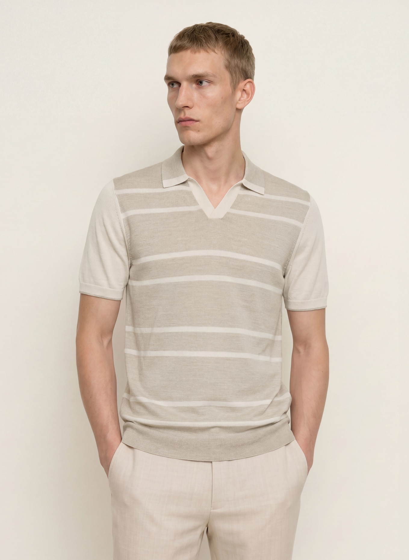 REISS Stickad pikétröja MILES i merinoull: BEIGE / GRÄDDE