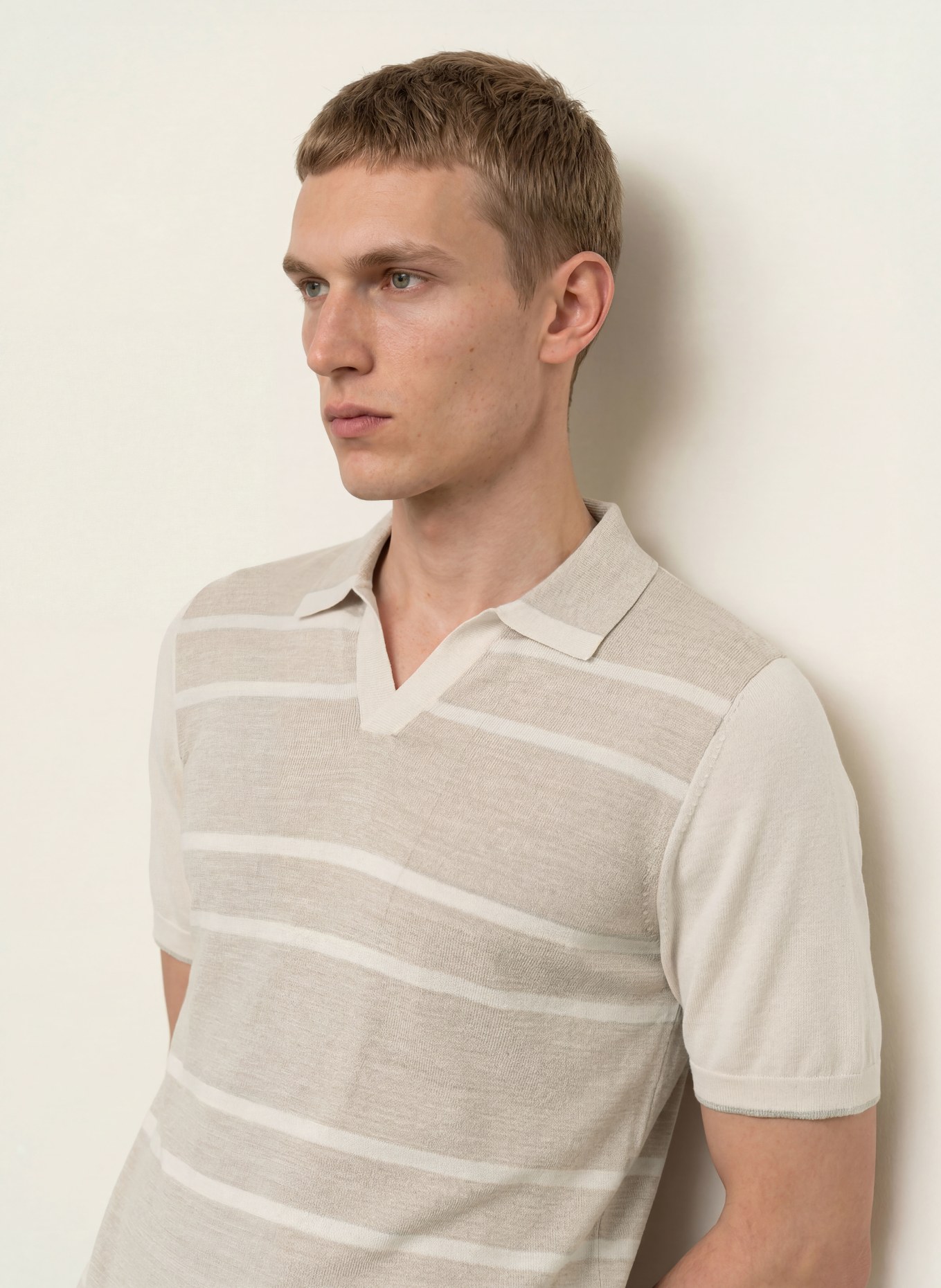 REISS Stickad pikétröja MILES i merinoull: BEIGE / GRÄDDE