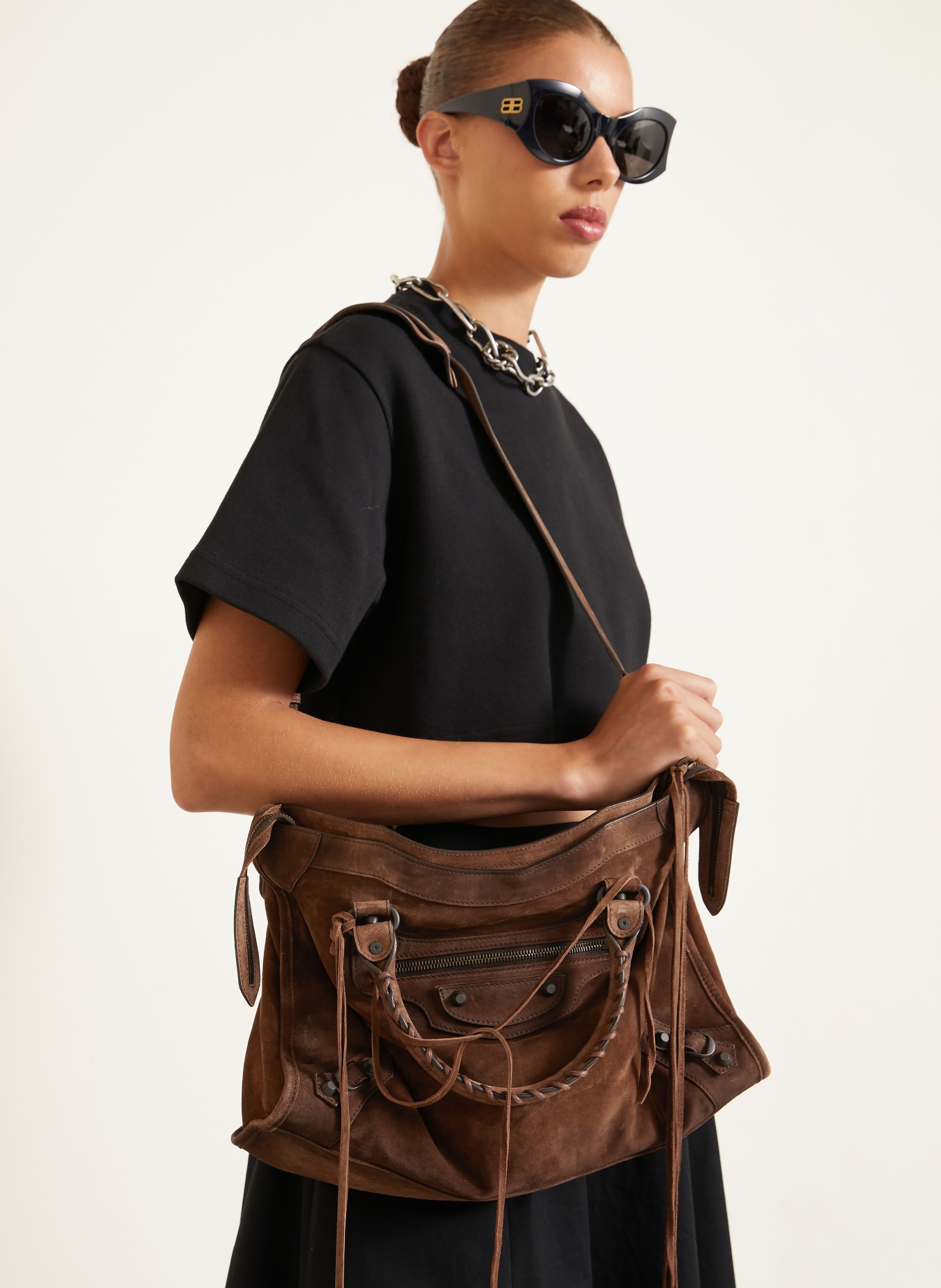 BALENCIAGA Handtasche LE CITY MEDIUM mit Nieten: DUNKELBRAUN