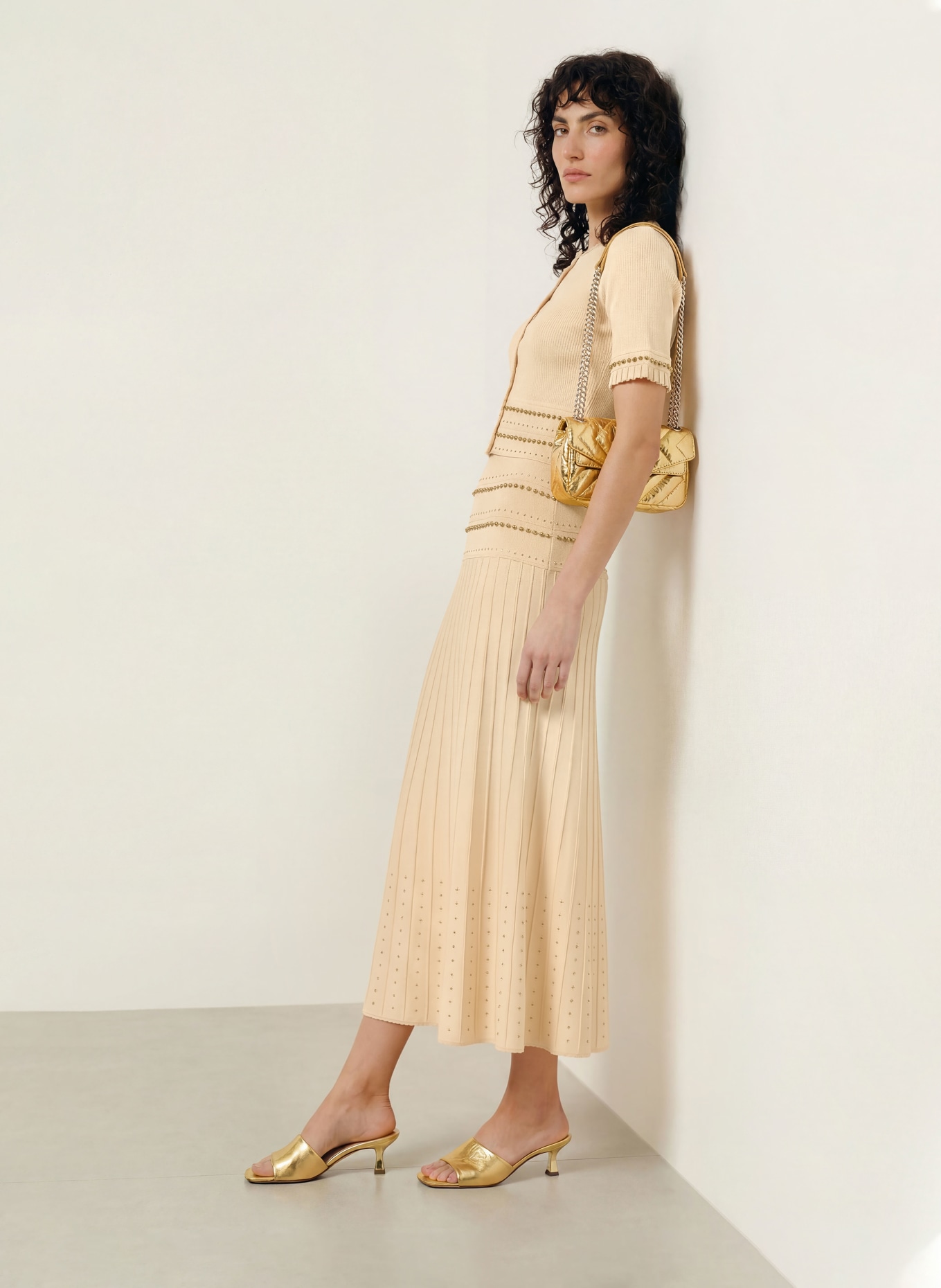 SANDRO Cropped-Bluse mit Nieten: HELLGELB / GOLD