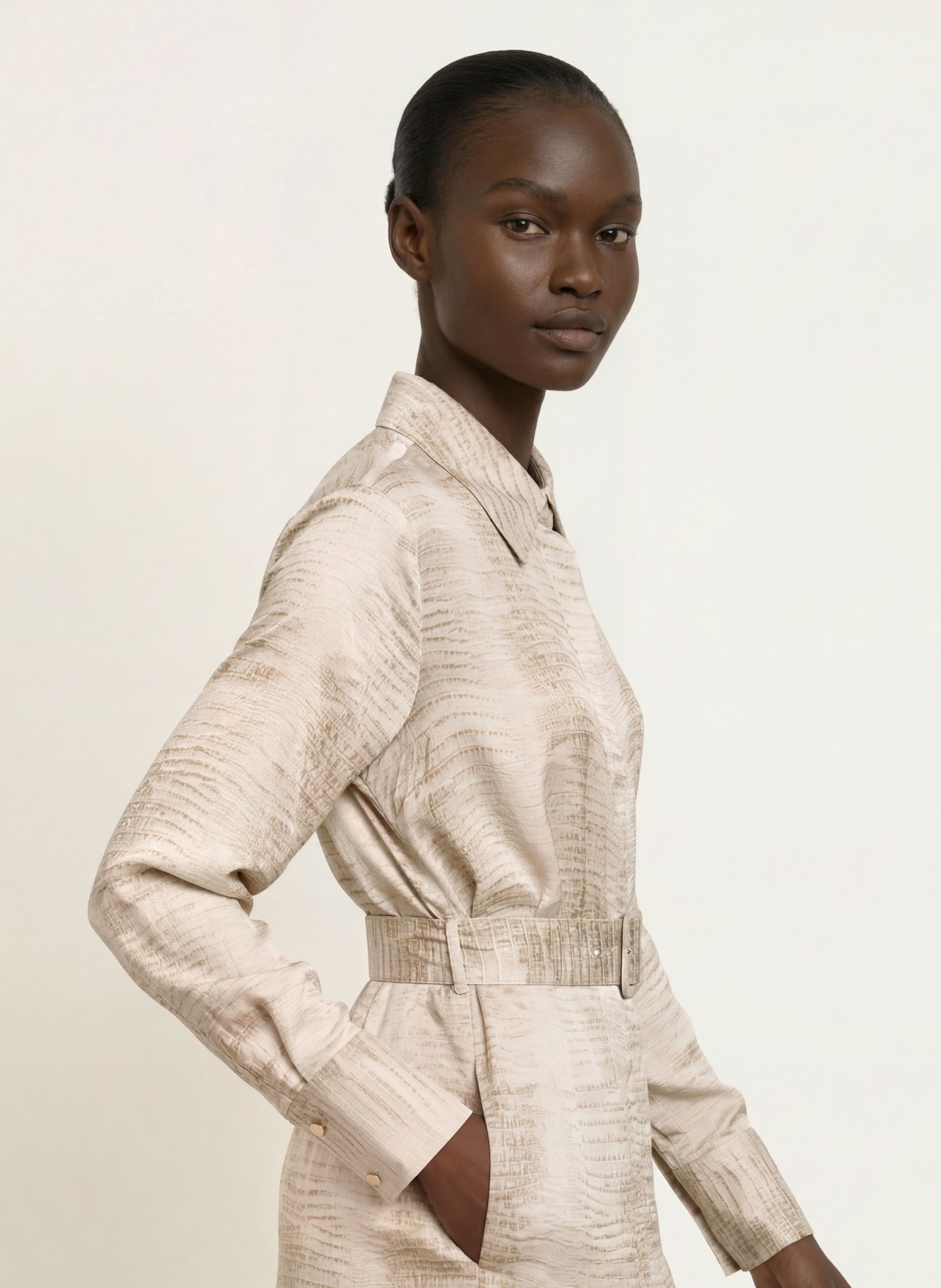REISS Satinblusklänning SIENNA: BEIGE