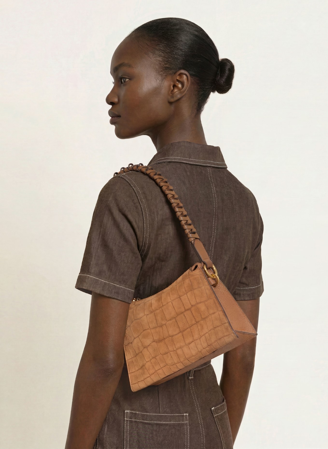 REISS Schoudertas AVERY: BRUIN / GOUD