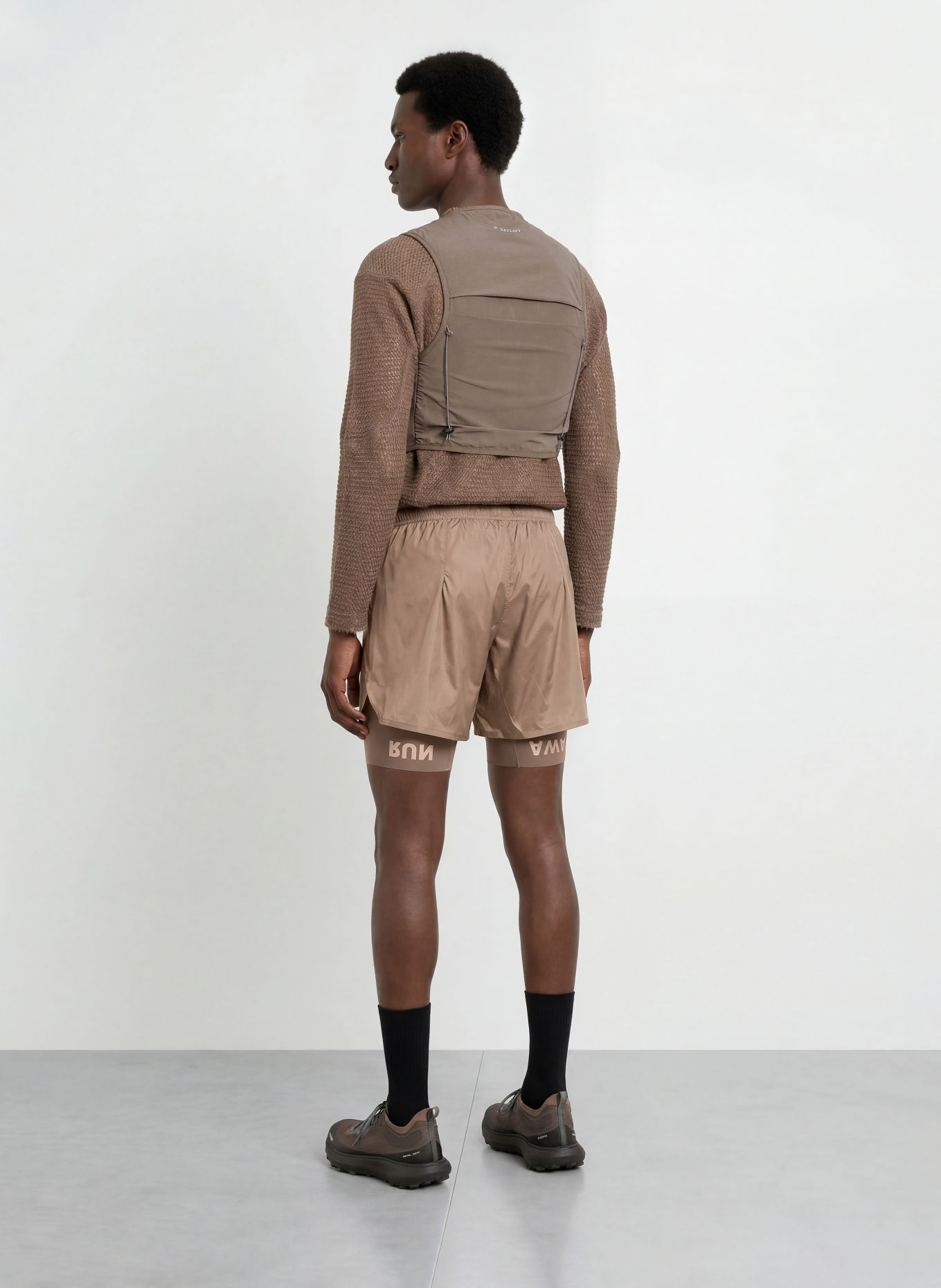 SATISFY 2-in-1 hardloopshort TECHSILK™: BRUIN