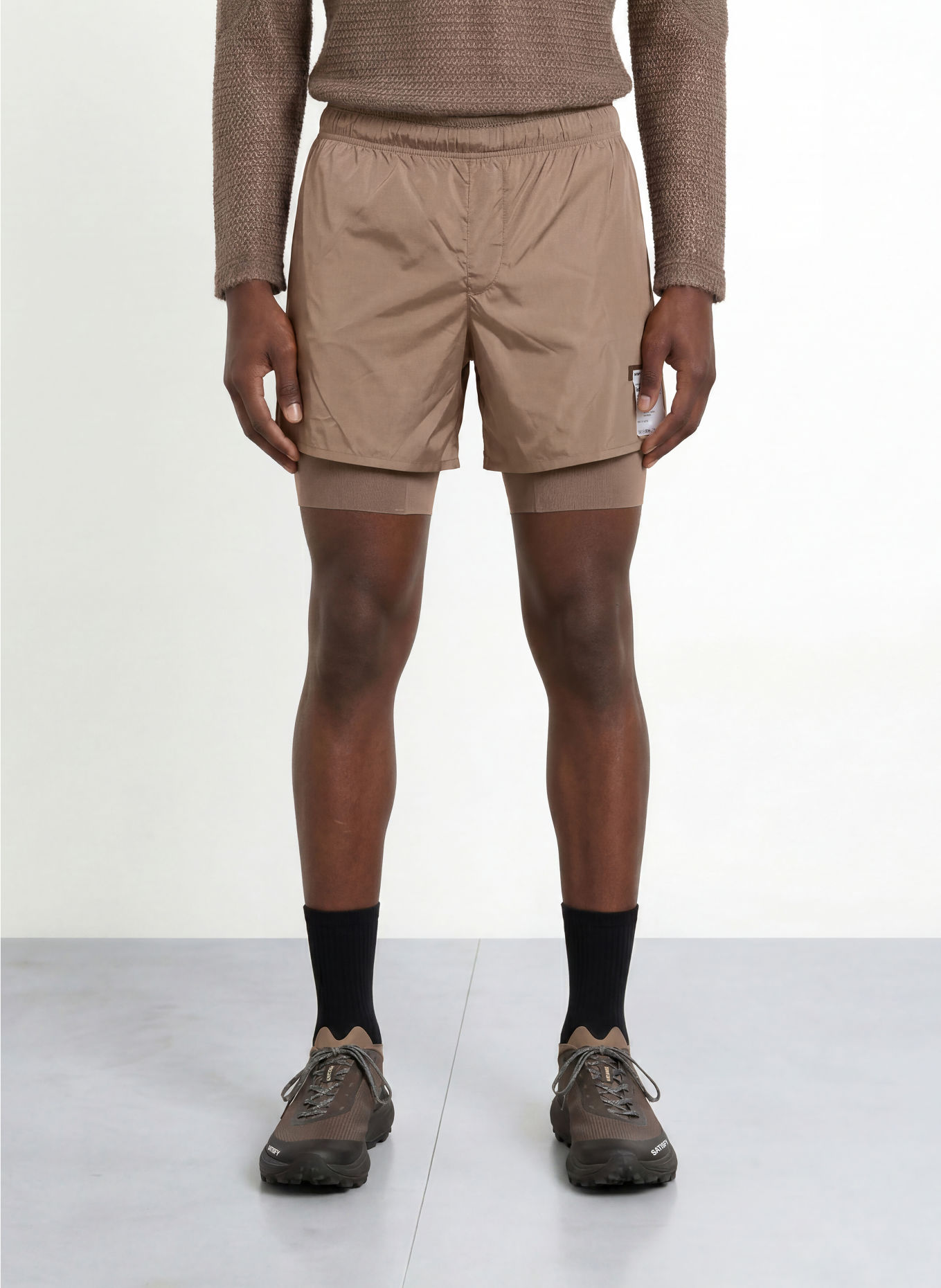 SATISFY 2-in-1 hardloopshort TECHSILK™: BRUIN