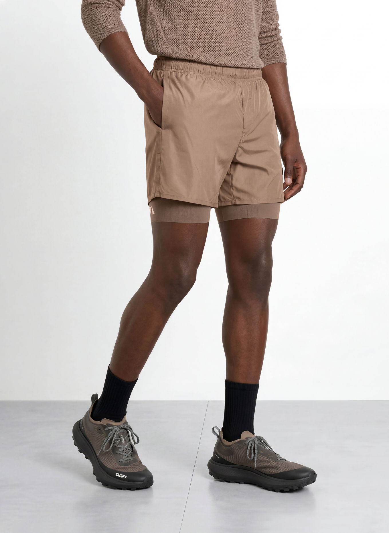 SATISFY 2-in-1 hardloopshort TECHSILK™: BRUIN