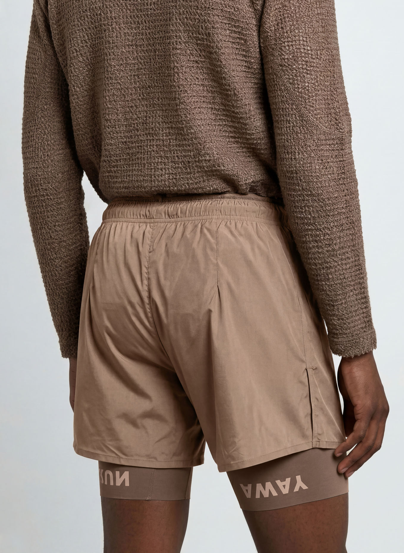 SATISFY 2-in-1 hardloopshort TECHSILK™: BRUIN