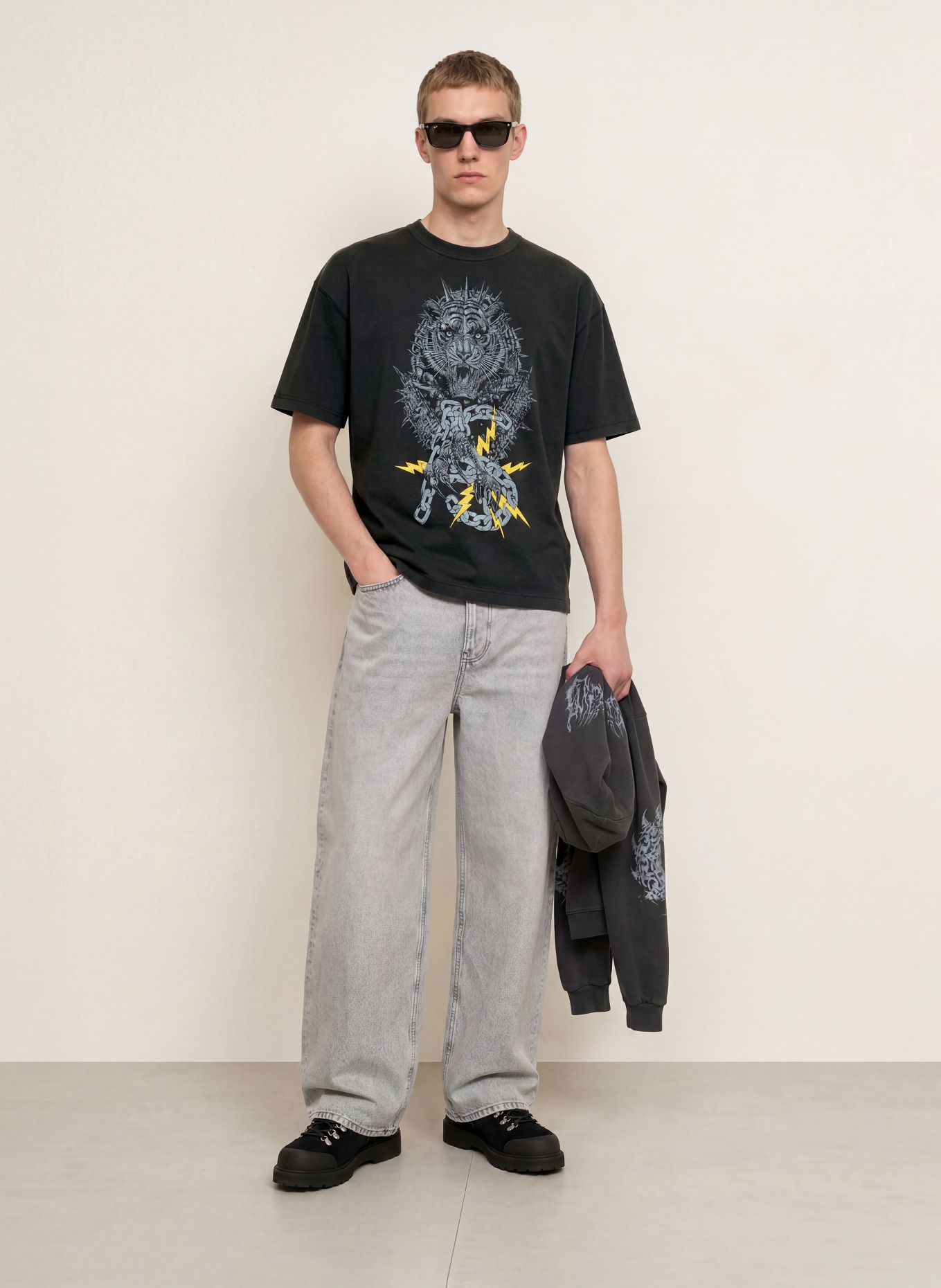 ALLSAINTS T-shirt IRON TIGER: ZWART / LICHTGRIJS