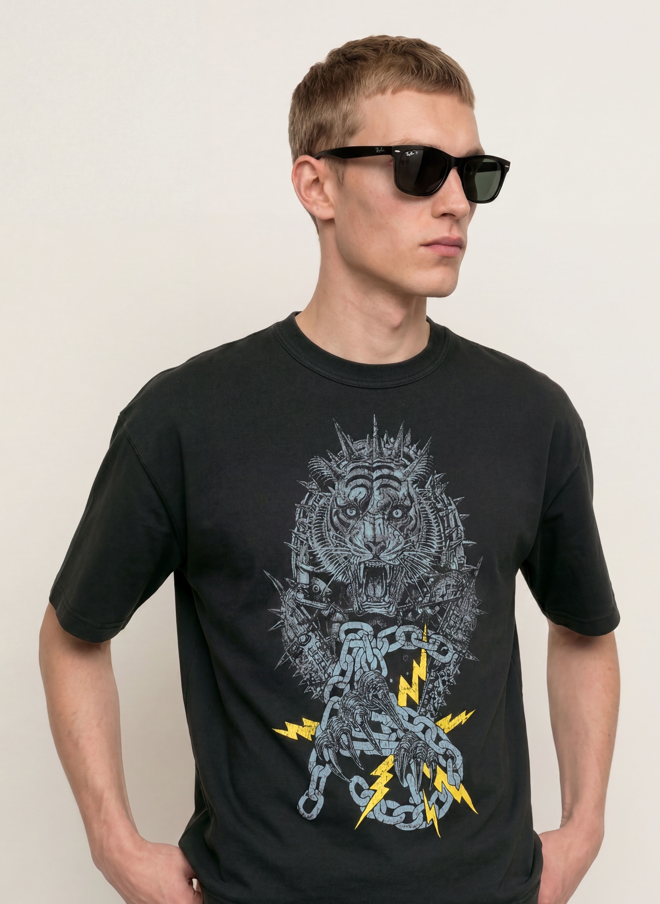 ALLSAINTS T-shirt IRON TIGER: ZWART / LICHTGRIJS