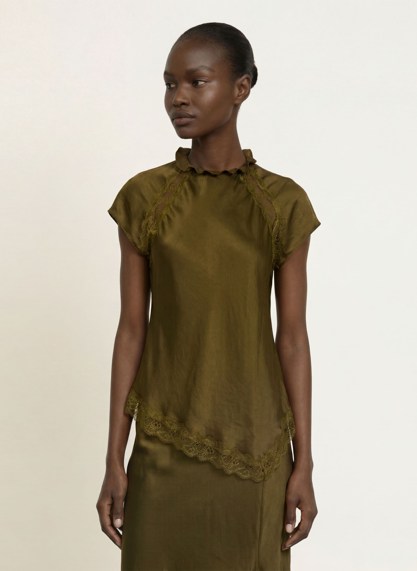 CLAUDIE PIERLOT Blusenshirt aus Satin mit Spitze: GRÜN