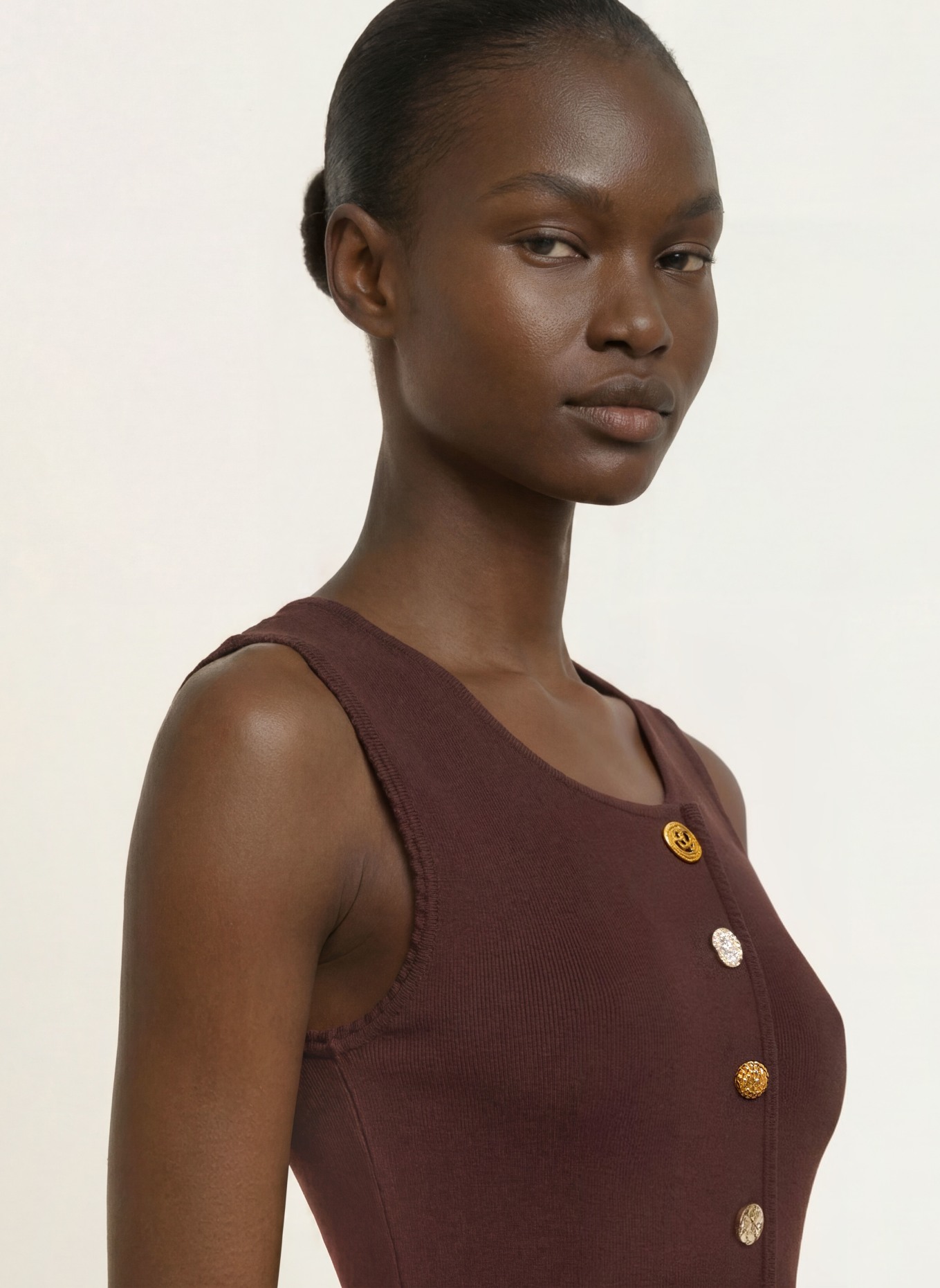 CLAUDIE PIERLOT Strickkleid: DUNKELBRAUN