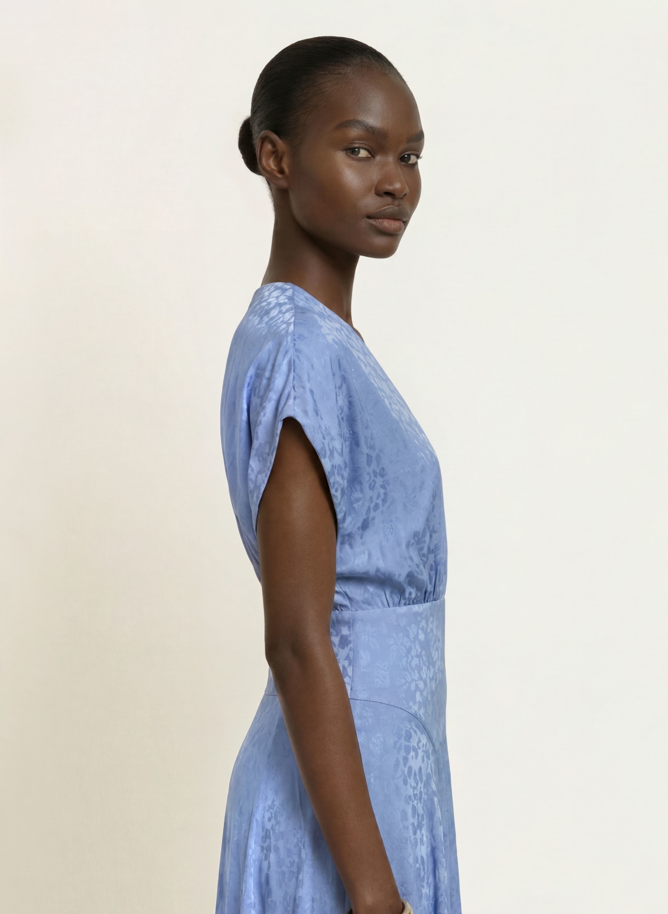 maje Jacquard-Kleid: HELLBLAU