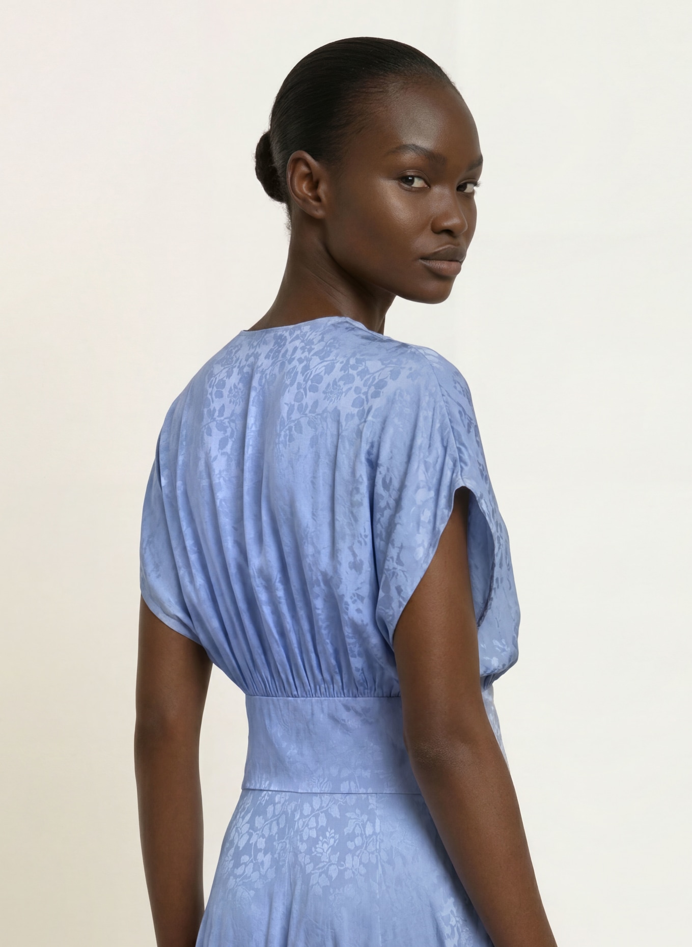 maje Jacquard-Kleid: HELLBLAU