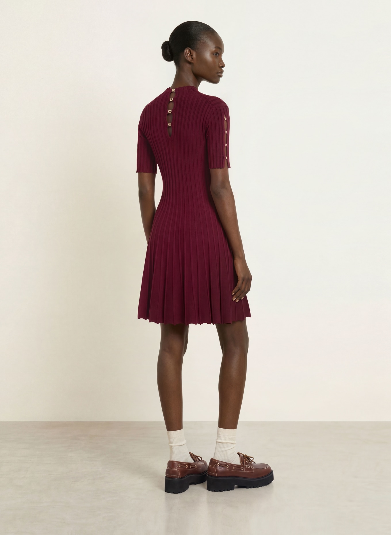 maje Strickkleid mit Cut-outs: DUNKELROT