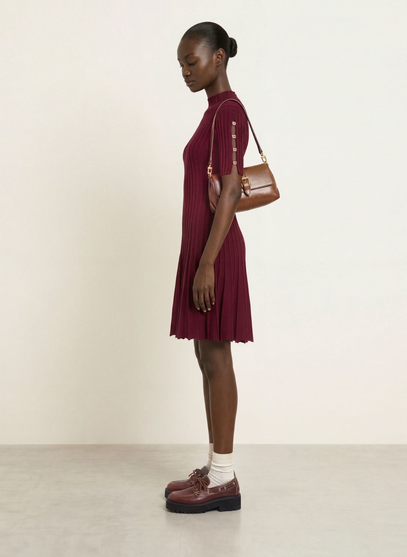 maje Strickkleid mit Cut-outs: DUNKELROT