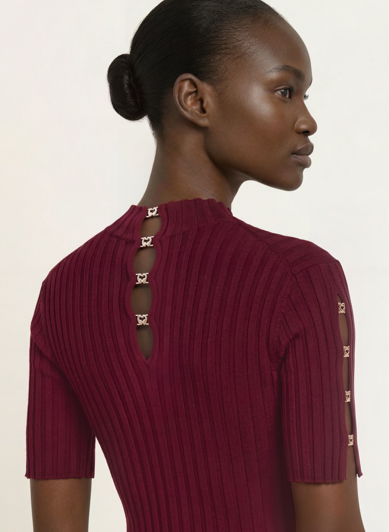 maje Strickkleid mit Cut-outs: DUNKELROT