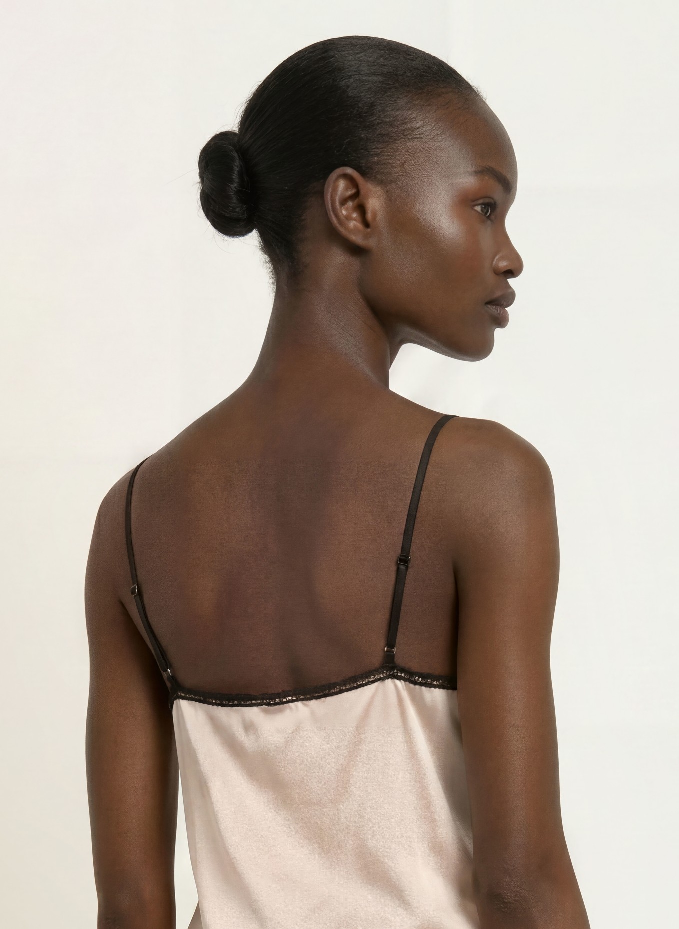 maje Satintop mit Spitze: BEIGE / SCHWARZ