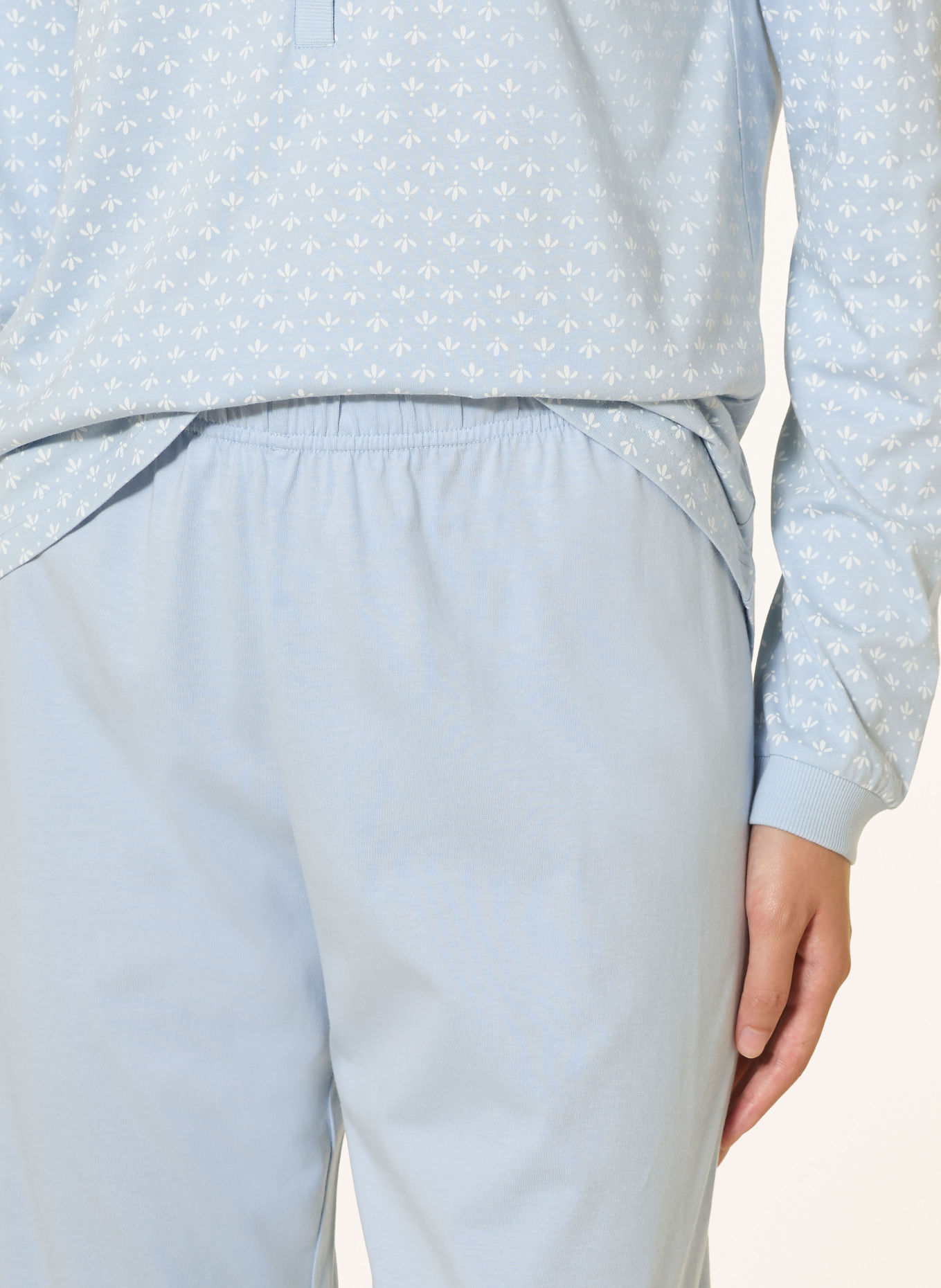 mey Schlafanzug Serie BLUE ORNAMENTS: HELLBLAU / WEISS