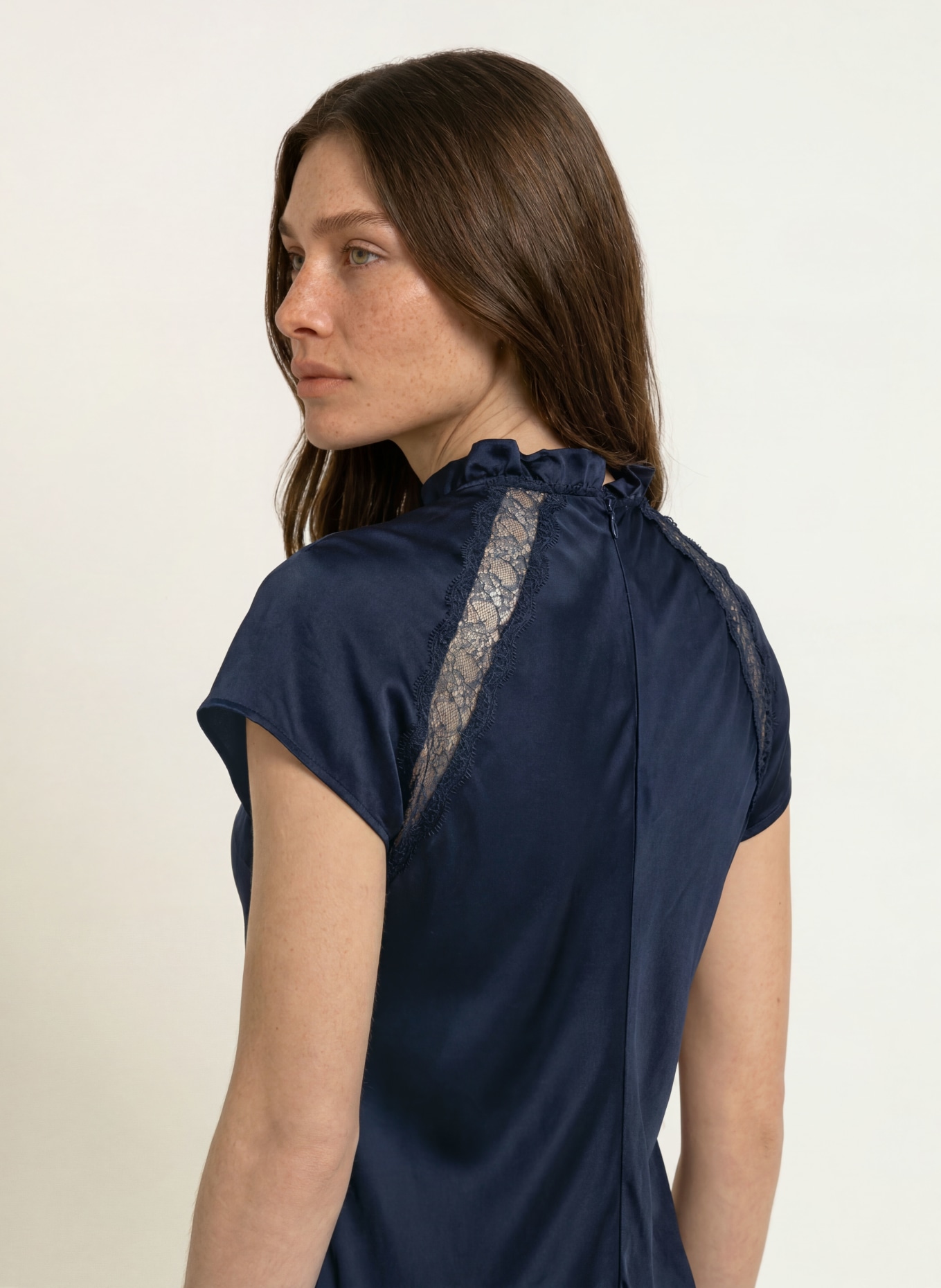 CLAUDIE PIERLOT Satinkleid mit Spitze: DUNKELBLAU