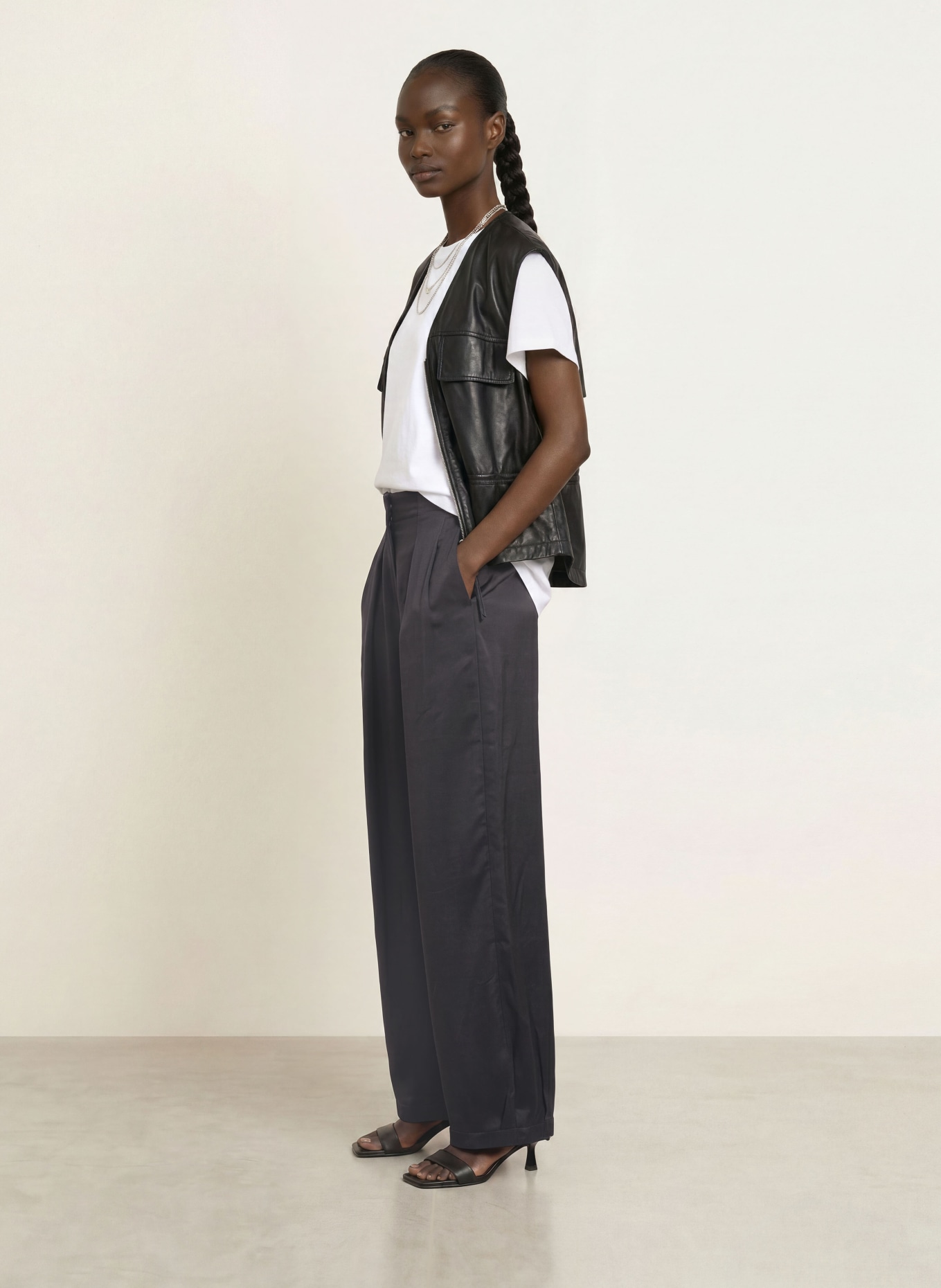ALLSAINTS Marlenehose LOLA aus Satin: SCHWARZ
