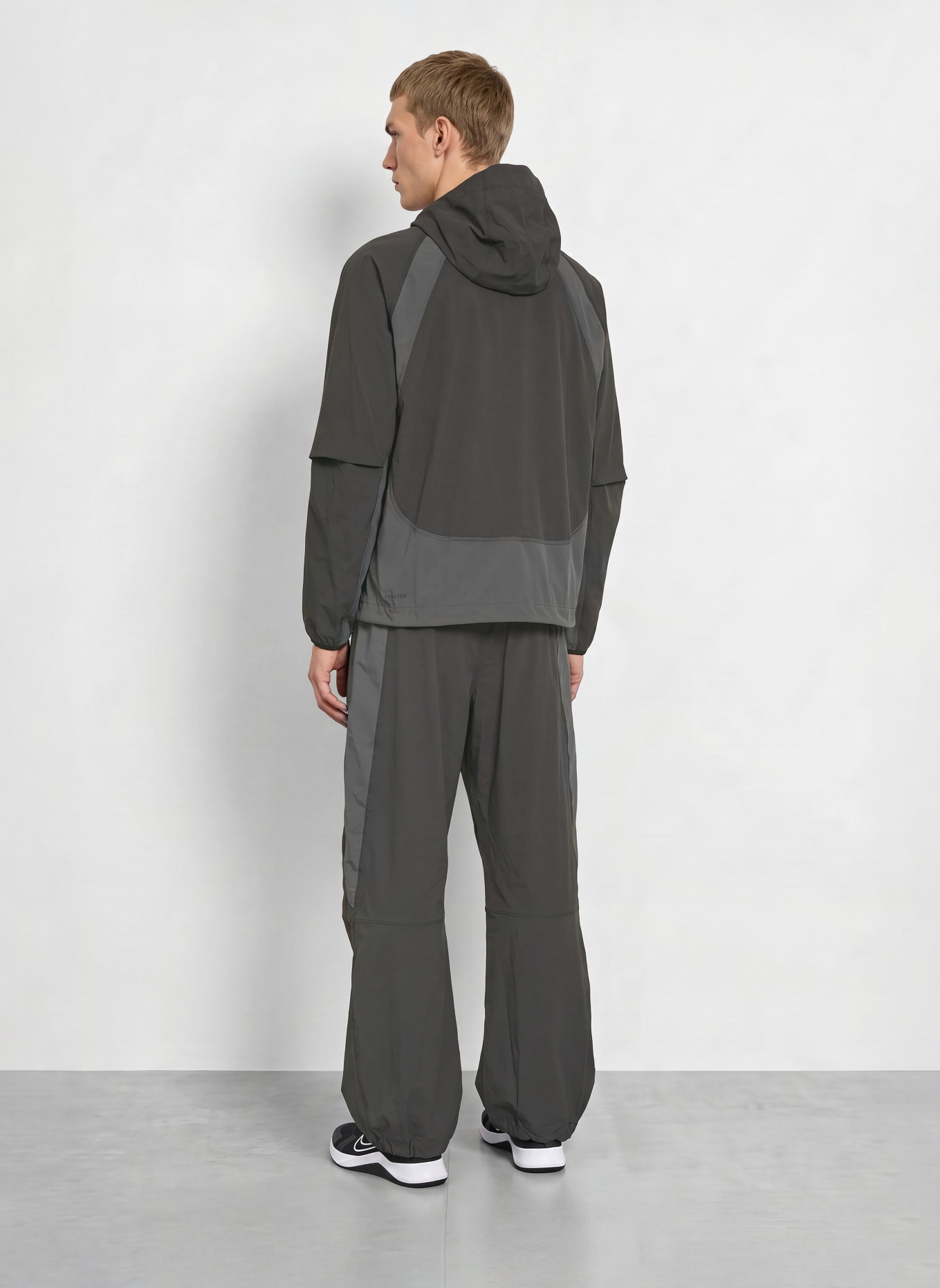 Nike Bunda na trénink TECH: TMAVĚ ŠEDÁ / SVĚTLE ŠEDÁ / ČERNÁ