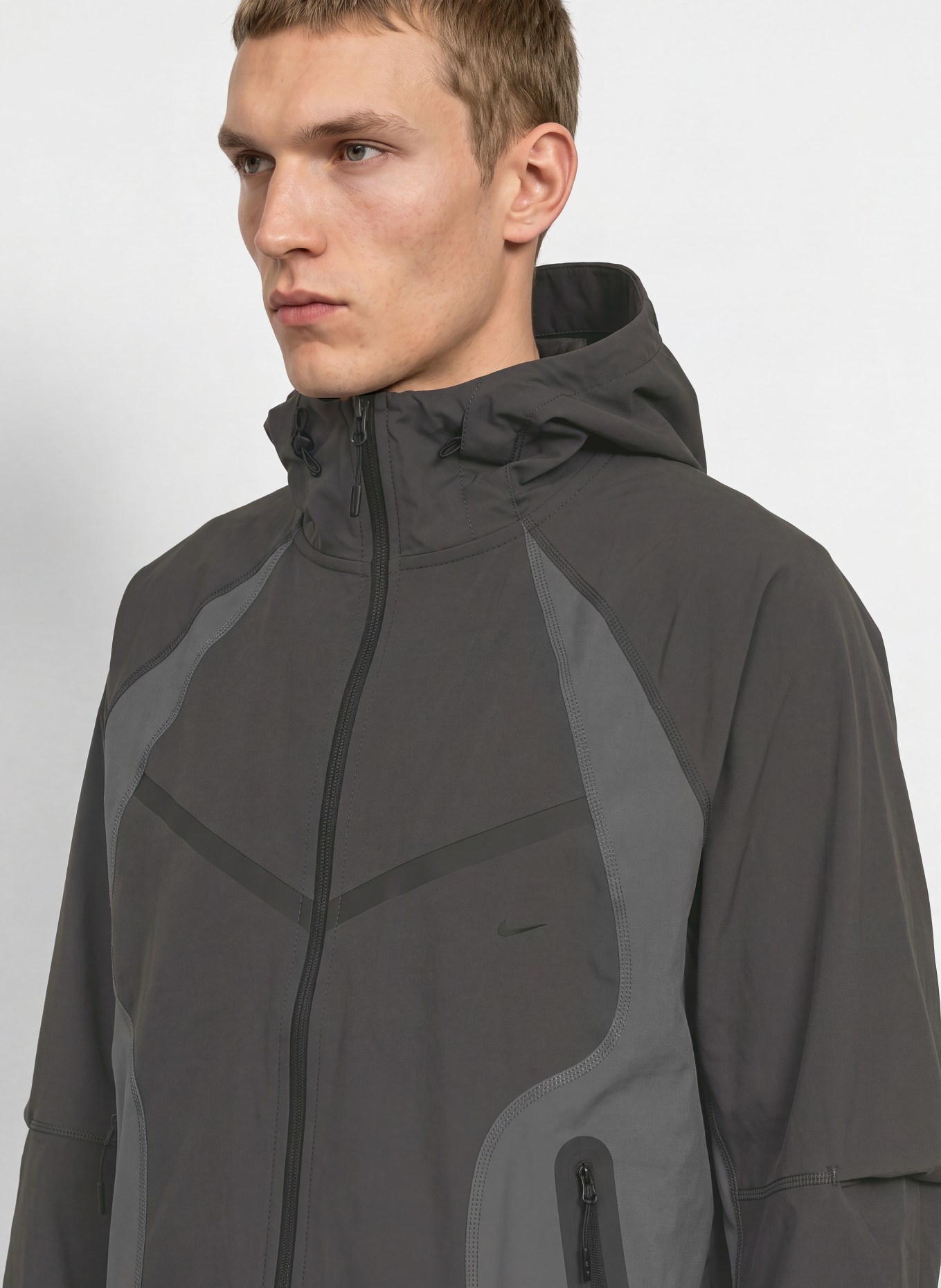 Nike Bunda na trénink TECH: TMAVĚ ŠEDÁ / SVĚTLE ŠEDÁ / ČERNÁ