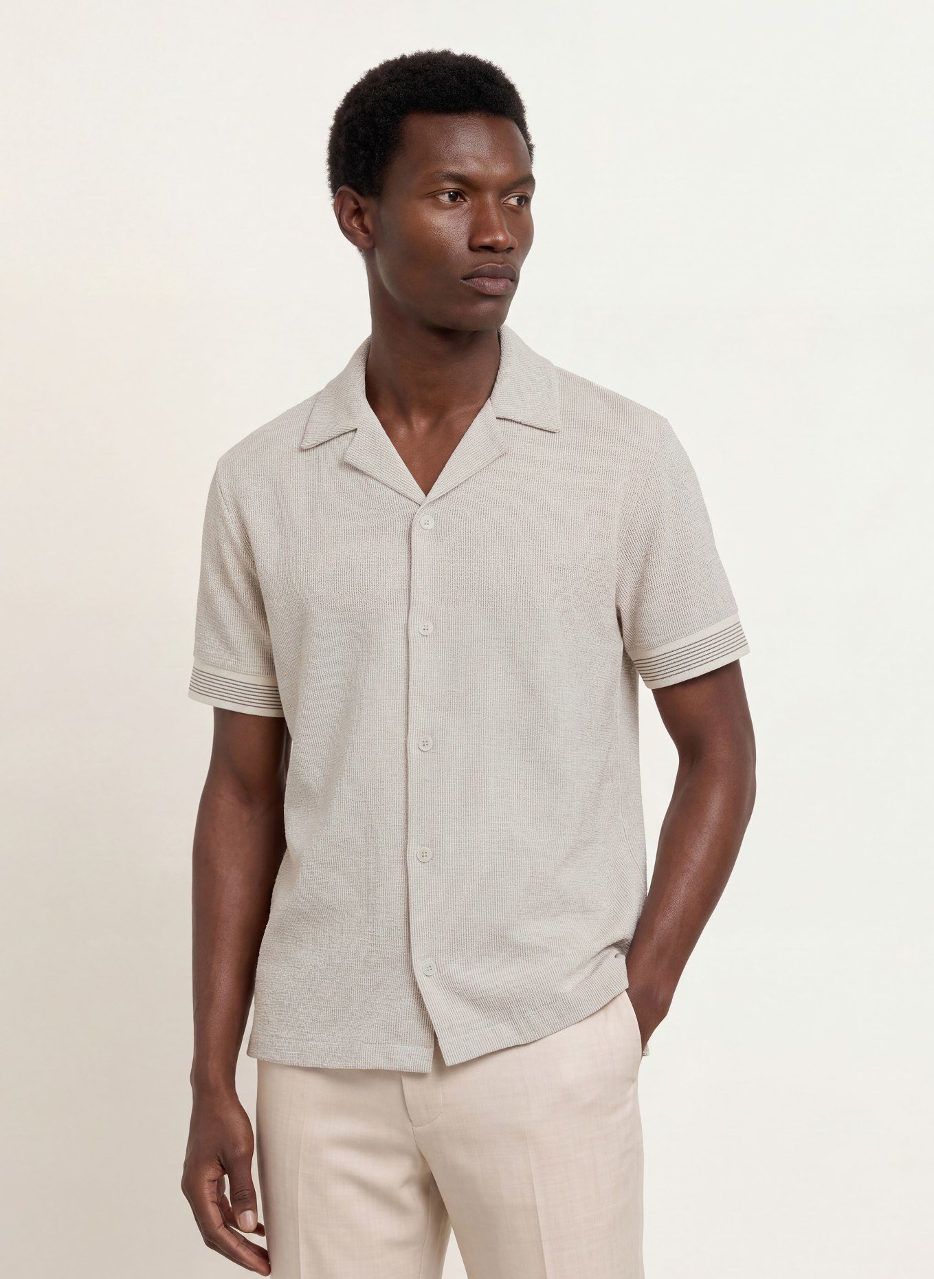 REISS DORNIE Comfort Fit Resort Shirt: WHITE / BLACK