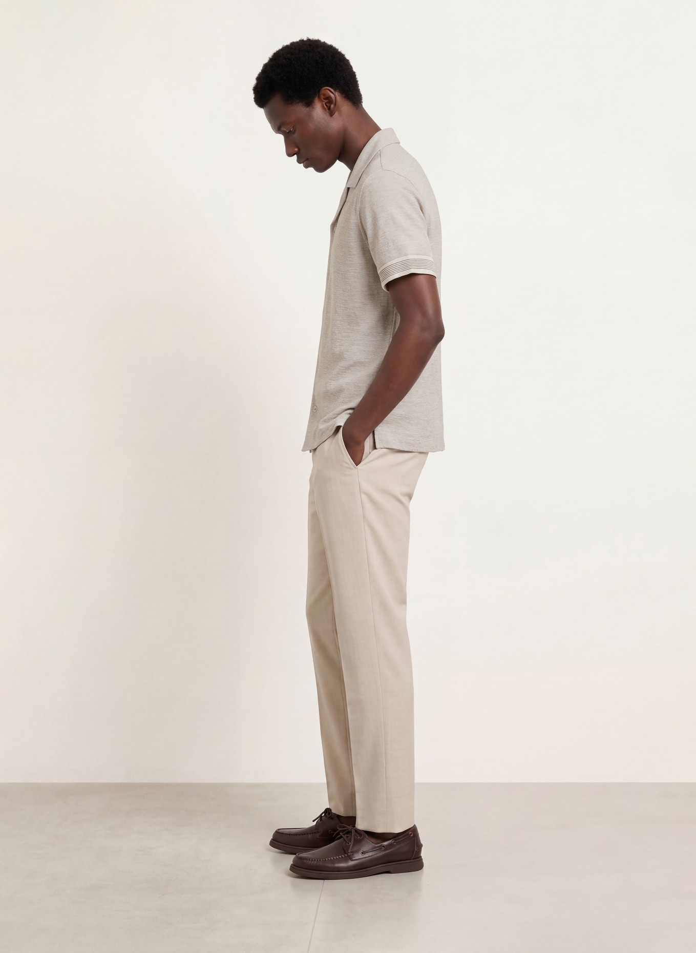 REISS DORNIE Comfort Fit Resort Shirt: WHITE / BLACK