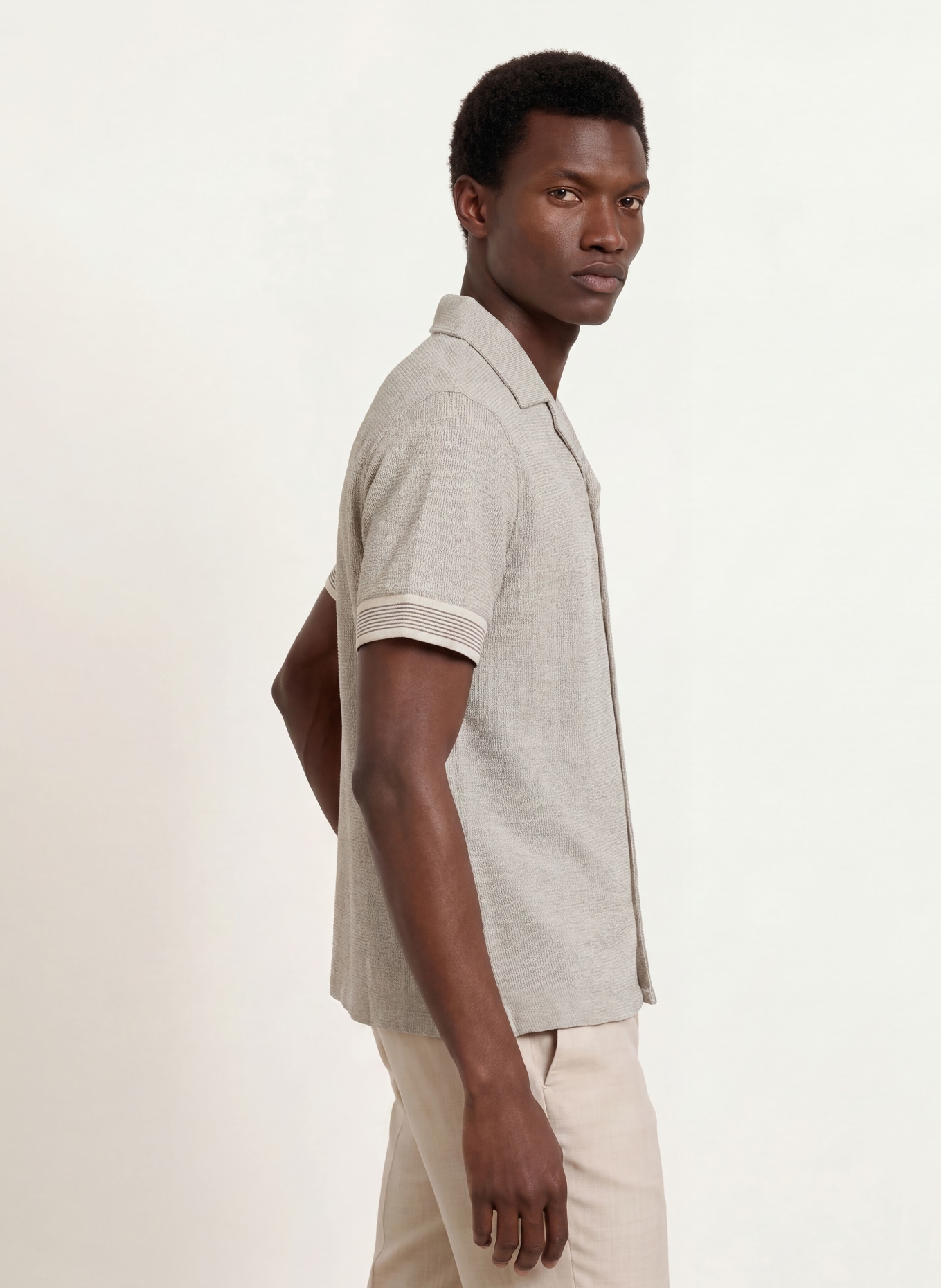 REISS DORNIE Comfort Fit Resort Shirt: WHITE / BLACK