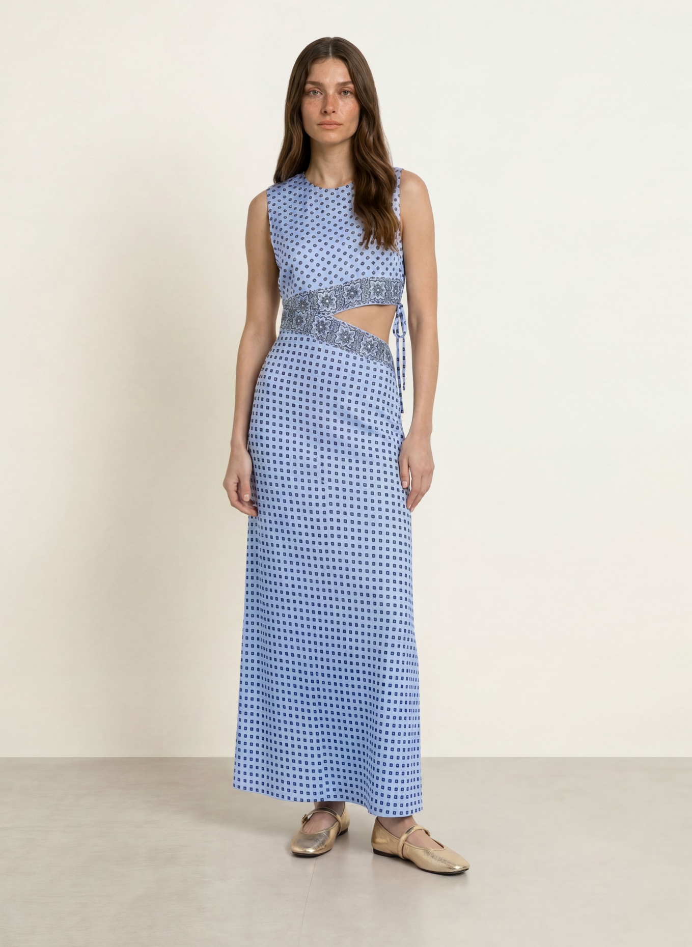 maje Seidenkleid mit Cut-out: HELLBLAU / WEISS / SCHWARZ