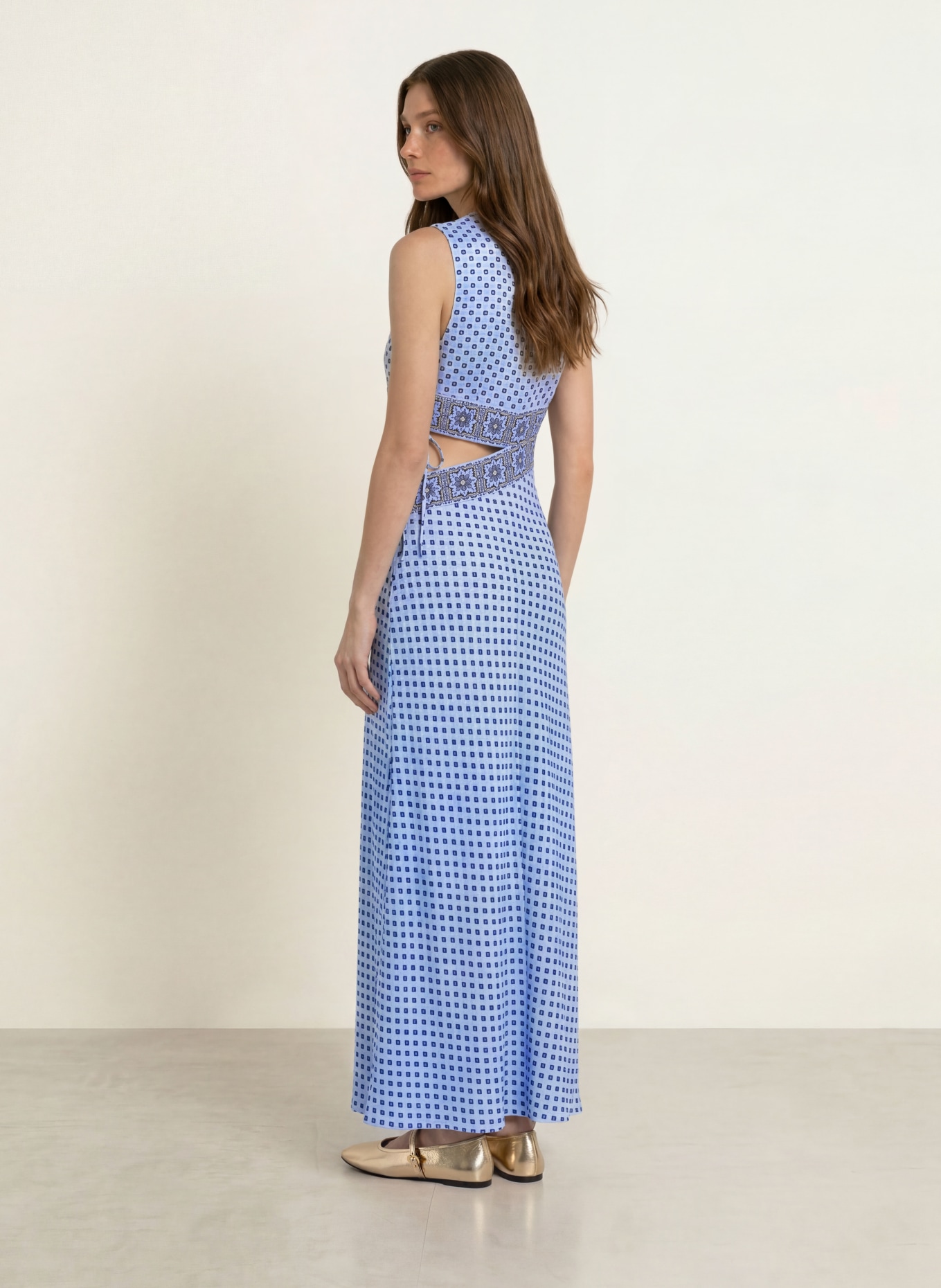 maje Seidenkleid mit Cut-out: HELLBLAU / WEISS / SCHWARZ