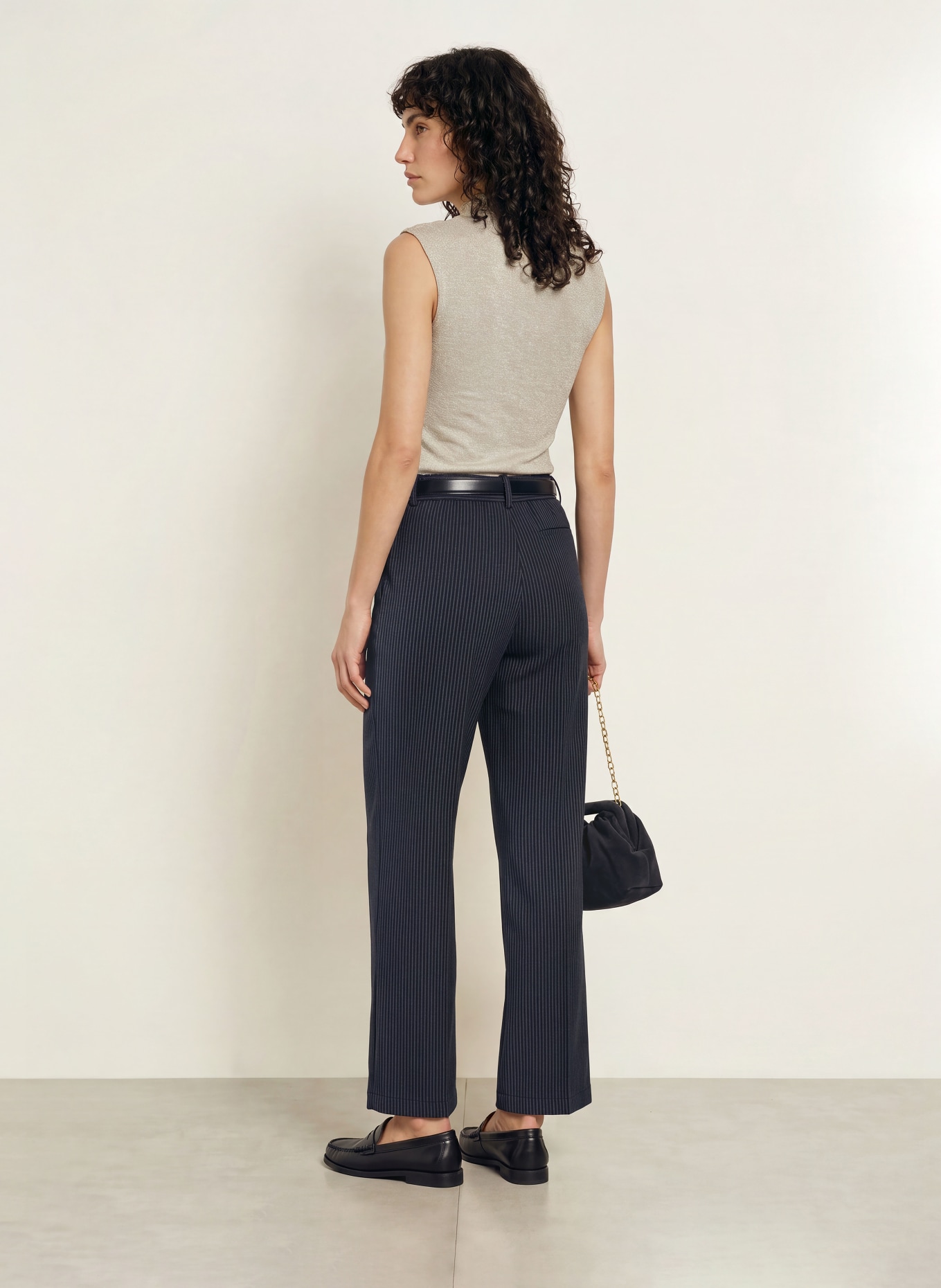 REISS Haut en maille DITA avec fil pailleté: ARGENT / OR / GRIS