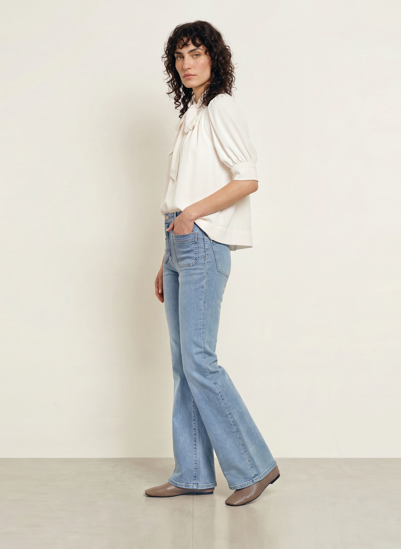 REISS LERINA Shirt blouse with Detachable Bow: ECRU