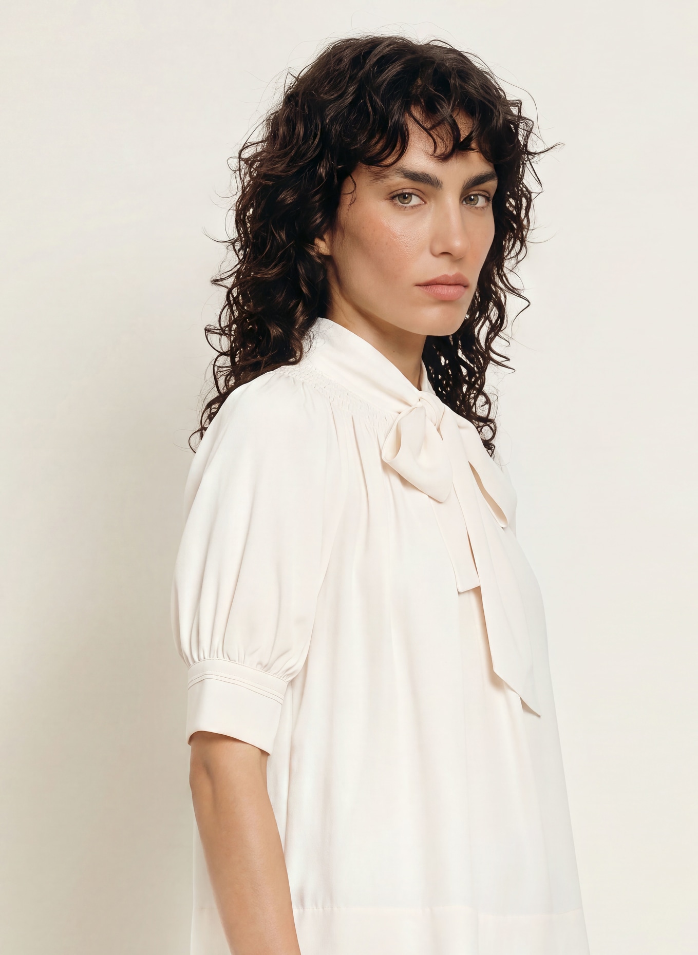 REISS LERINA Shirt blouse with Detachable Bow: ECRU
