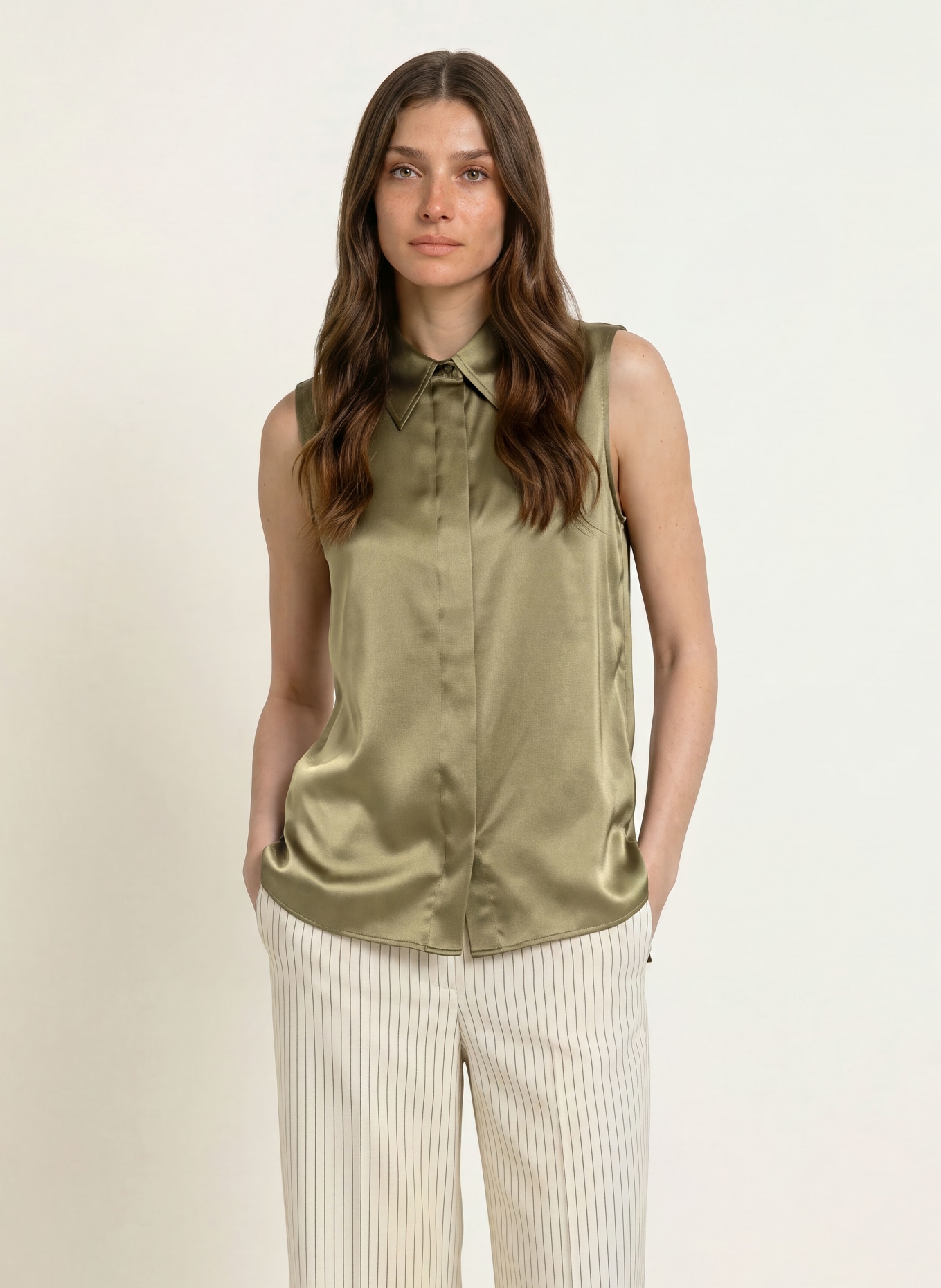 REISS Blouse sans manches AMELIA en soie: KAKI