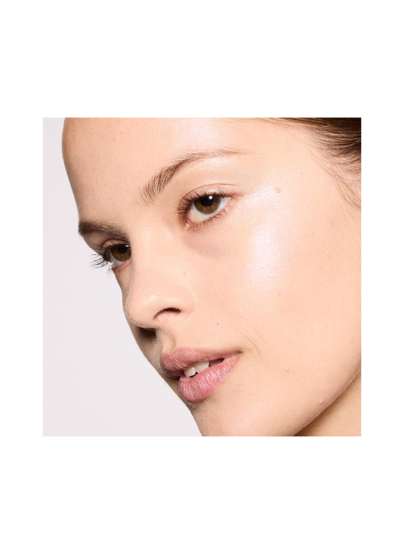 M.A.C GLOW PLAY BOUNCY HIGHLIGHTER: WIND CHILL