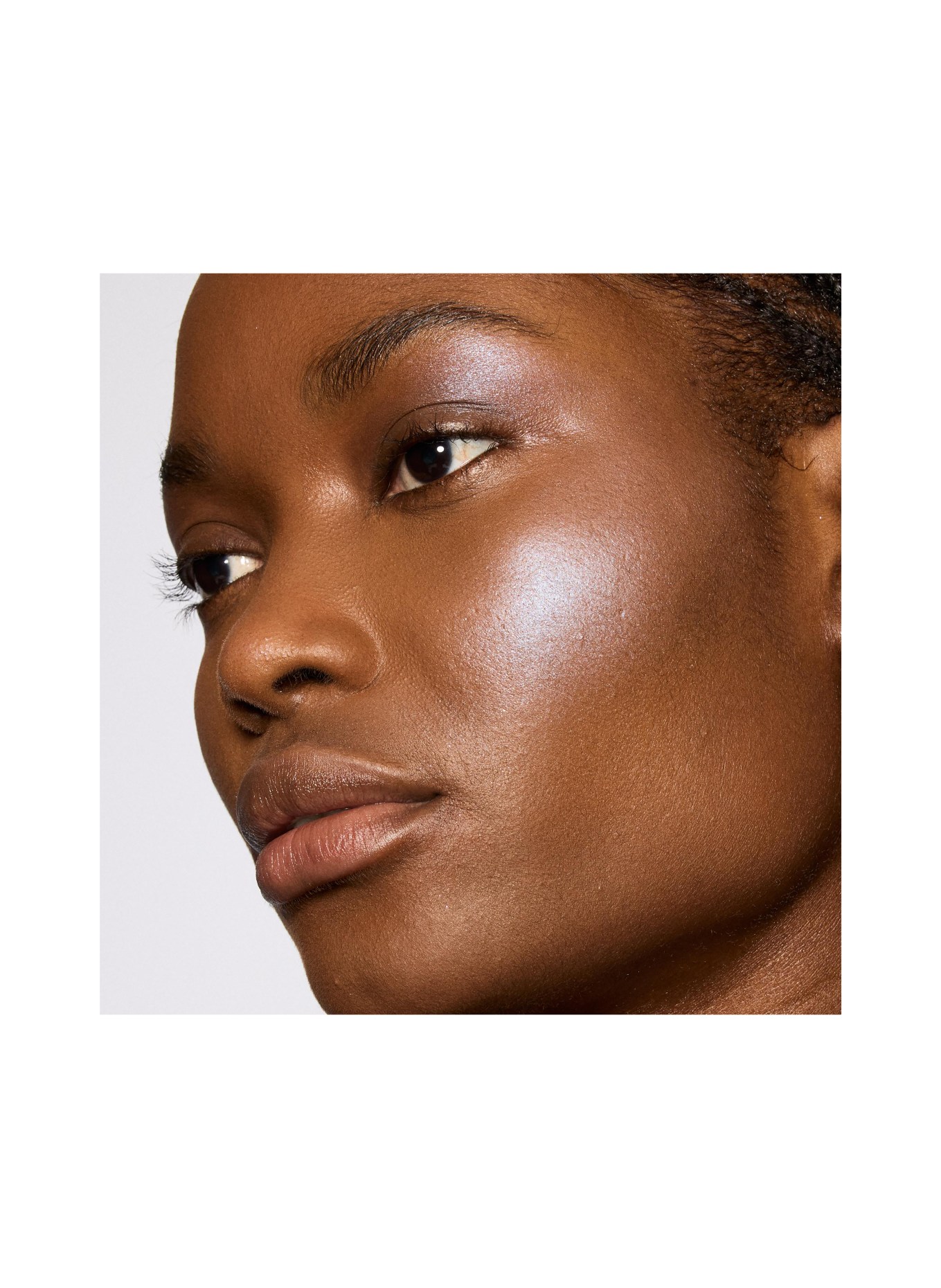 M.A.C GLOW PLAY BOUNCY HIGHLIGHTER: WIND CHILL