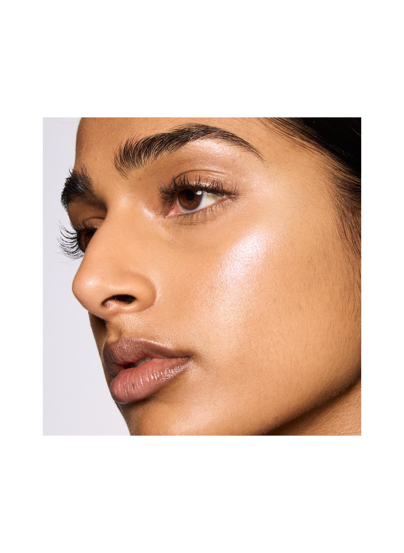 M.A.C GLOW PLAY BOUNCY HIGHLIGHTER: SKY KISSED